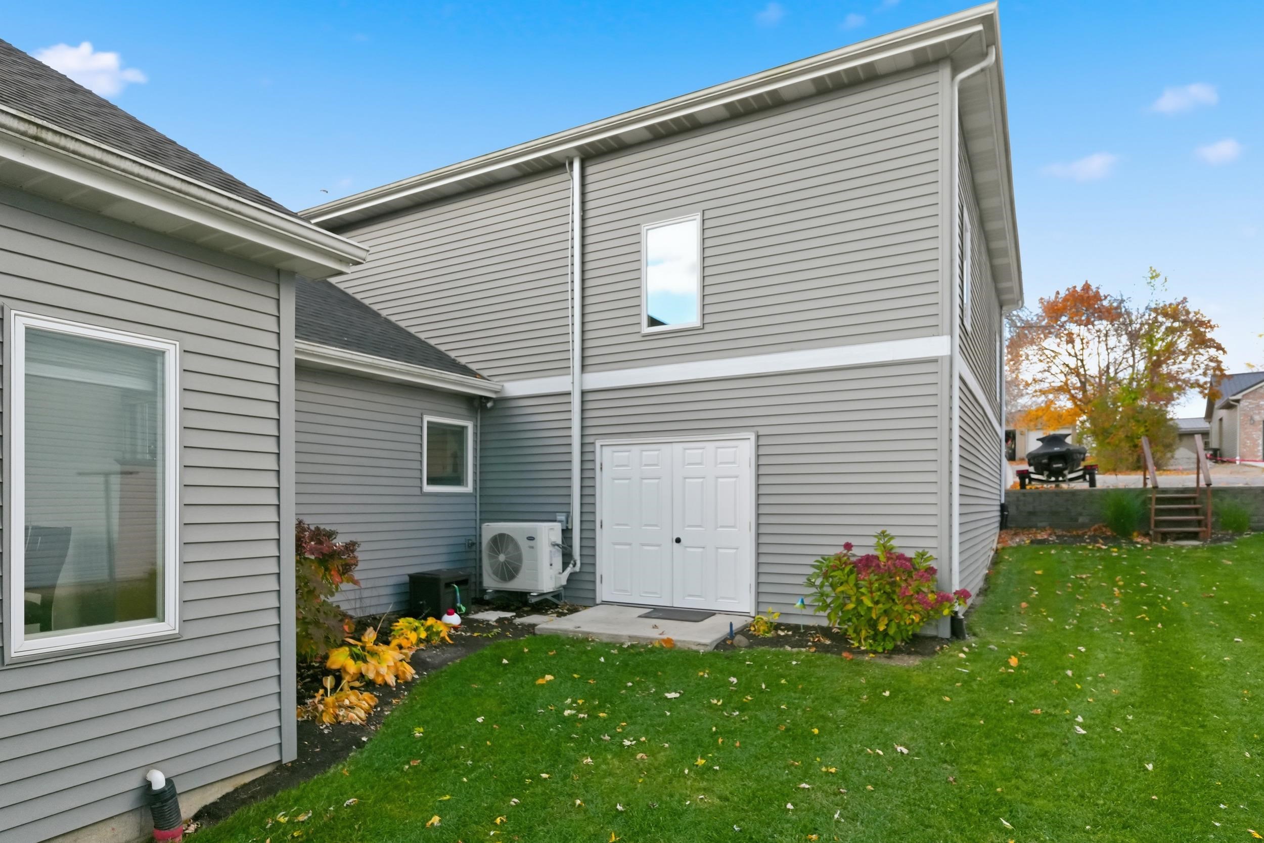 Photo 35 of 9630 E 520 S