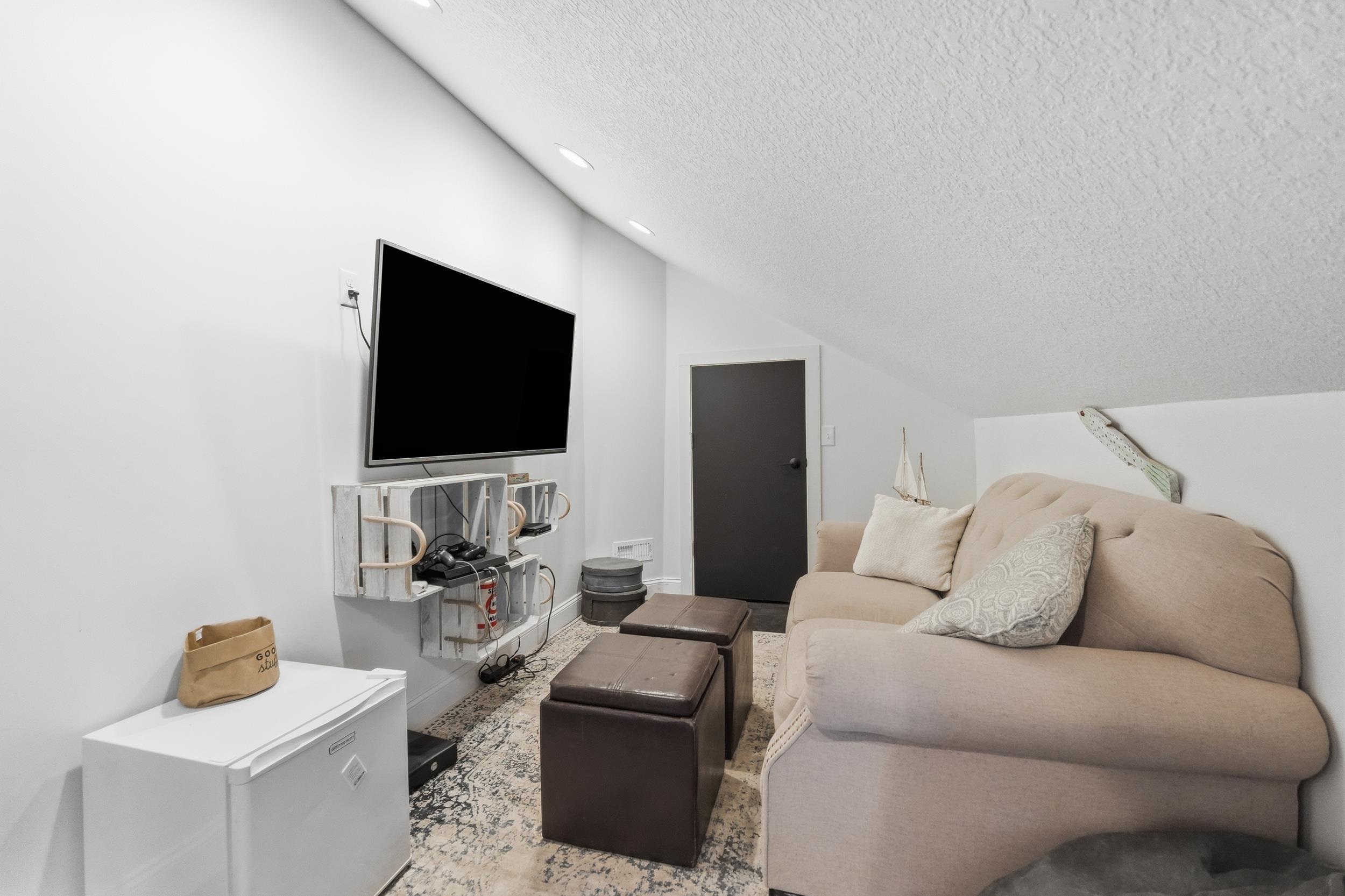 Photo 9 of 9630 E 520 S