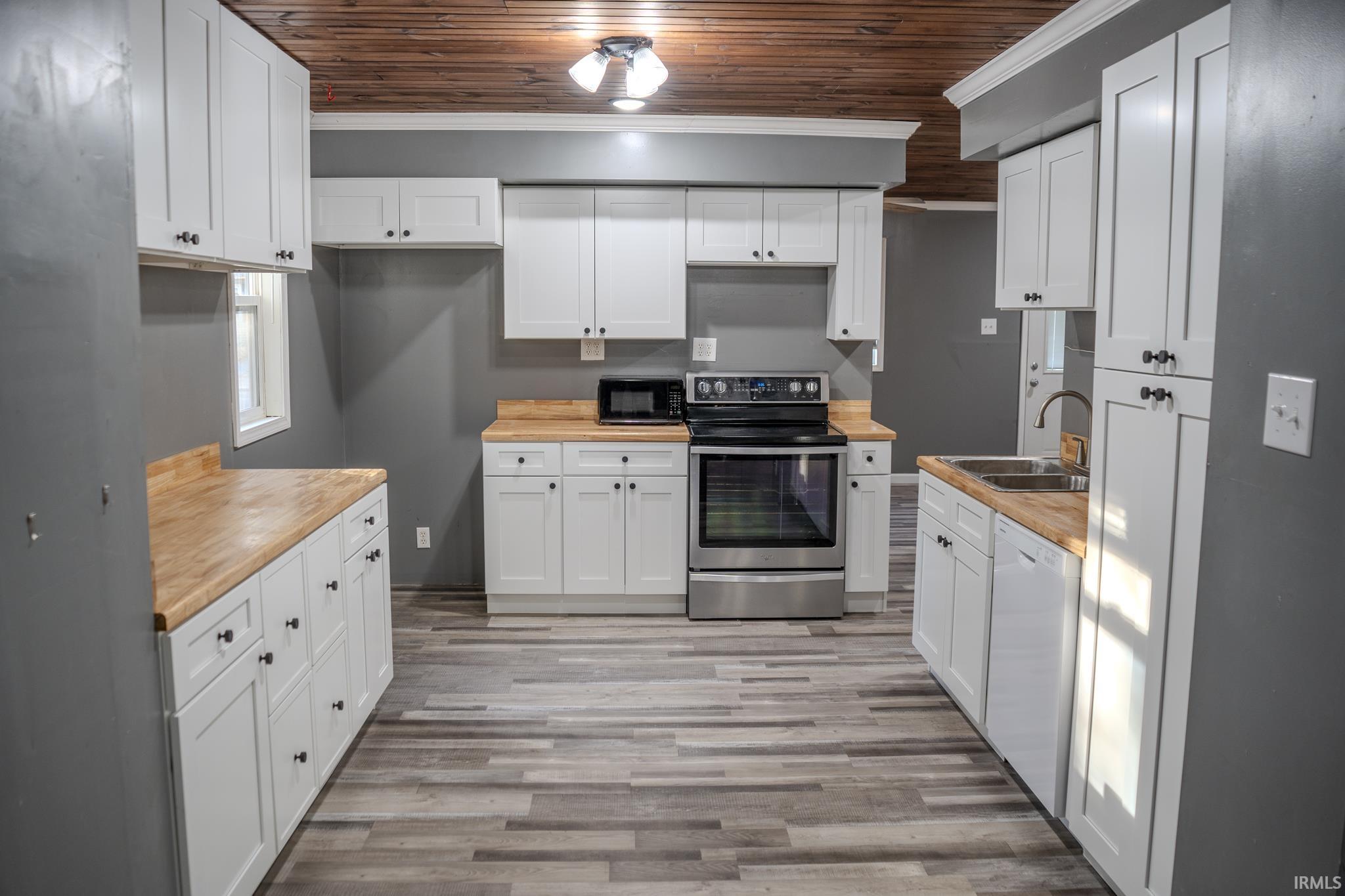 Photo 4 of 556 Montclair Drive