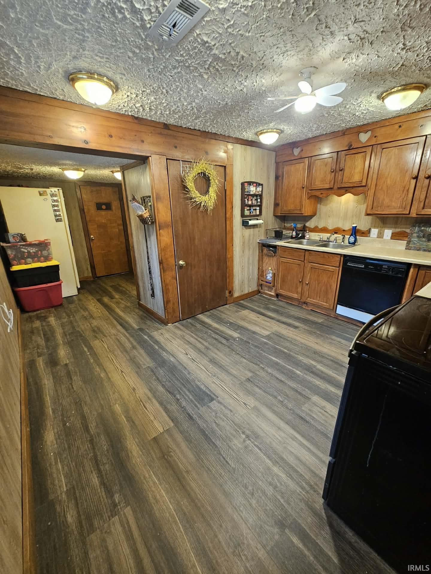 Photo 13 of 408 E Sycamore Street