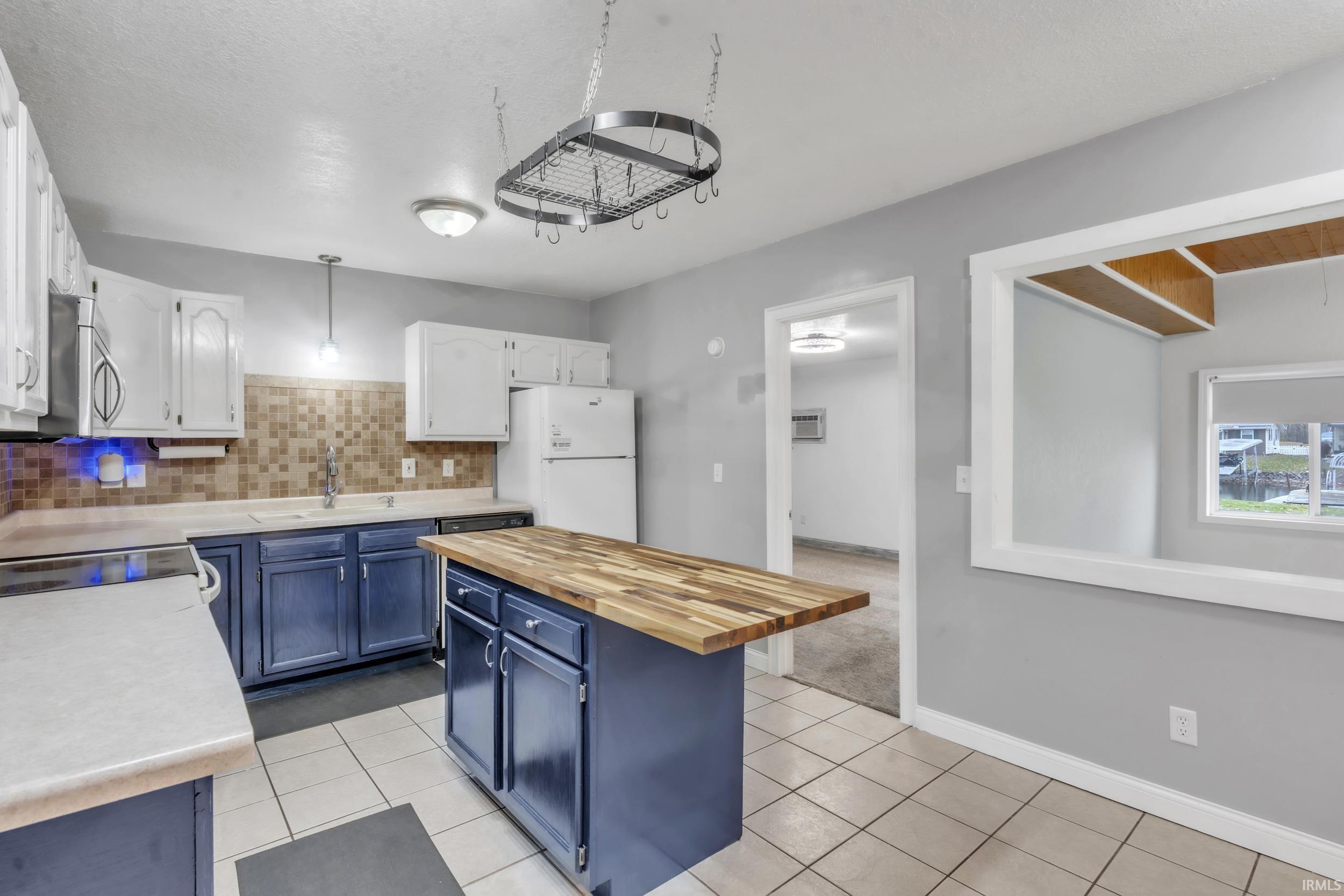 Photo 13 of 885 W 590 S Road