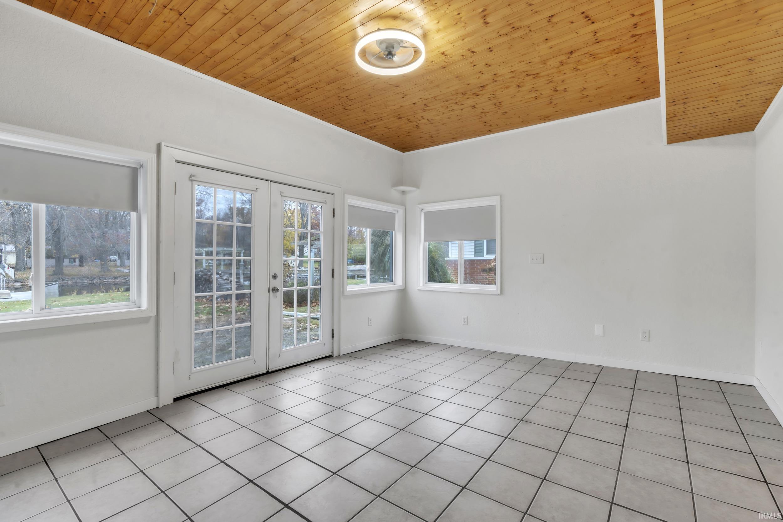 Photo 15 of 885 W 590 S Road