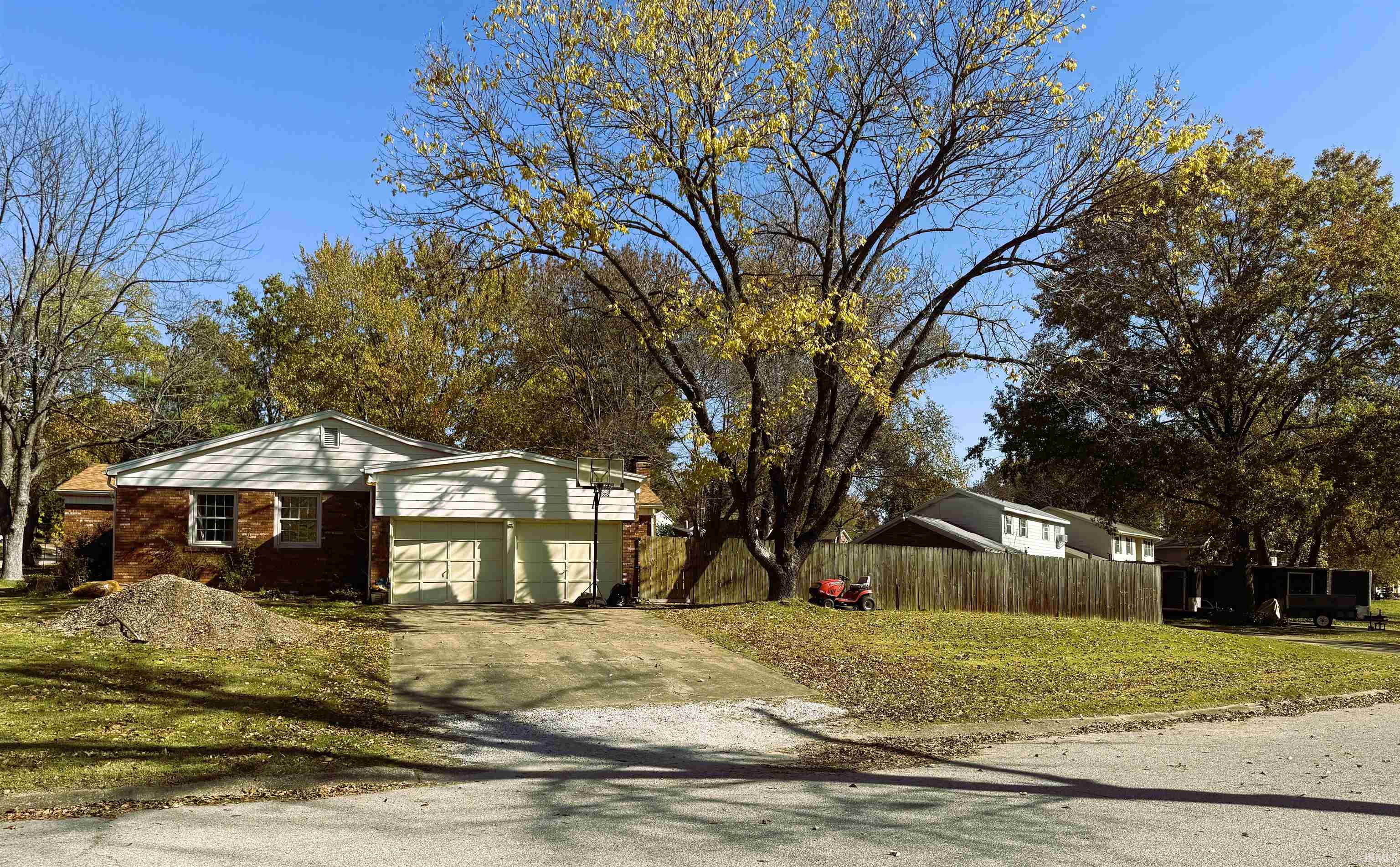 Homes for sale in Evansville, IN | 7701 Meadowview Dr, Evansville, IN 47710 | MLS# 202545407