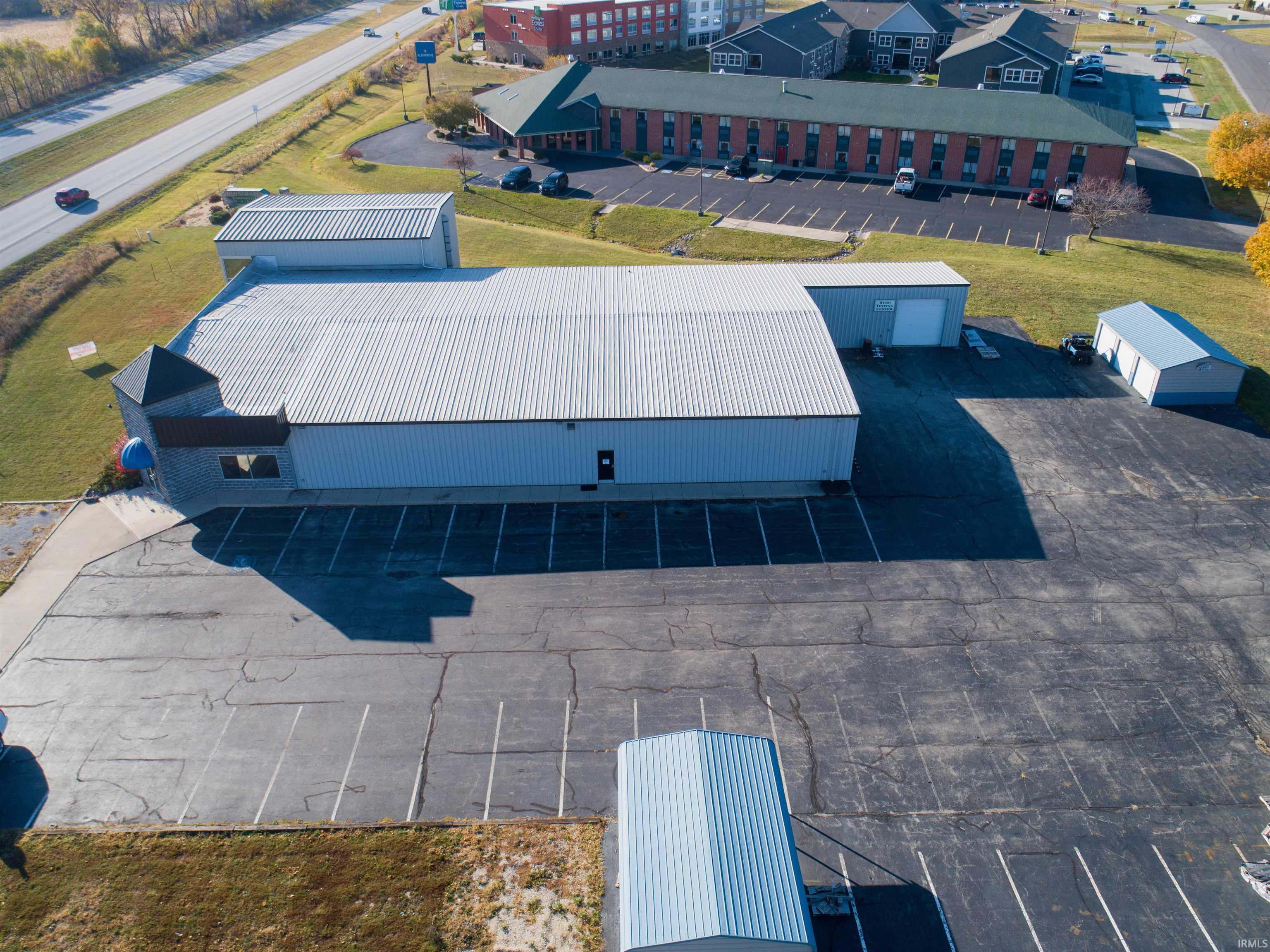 Photo 3 of 665 W Connexion Way