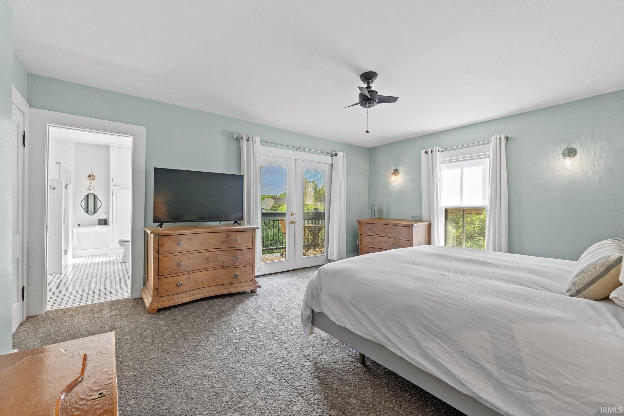 Photo 17 of 1336 W Washington Boulevard