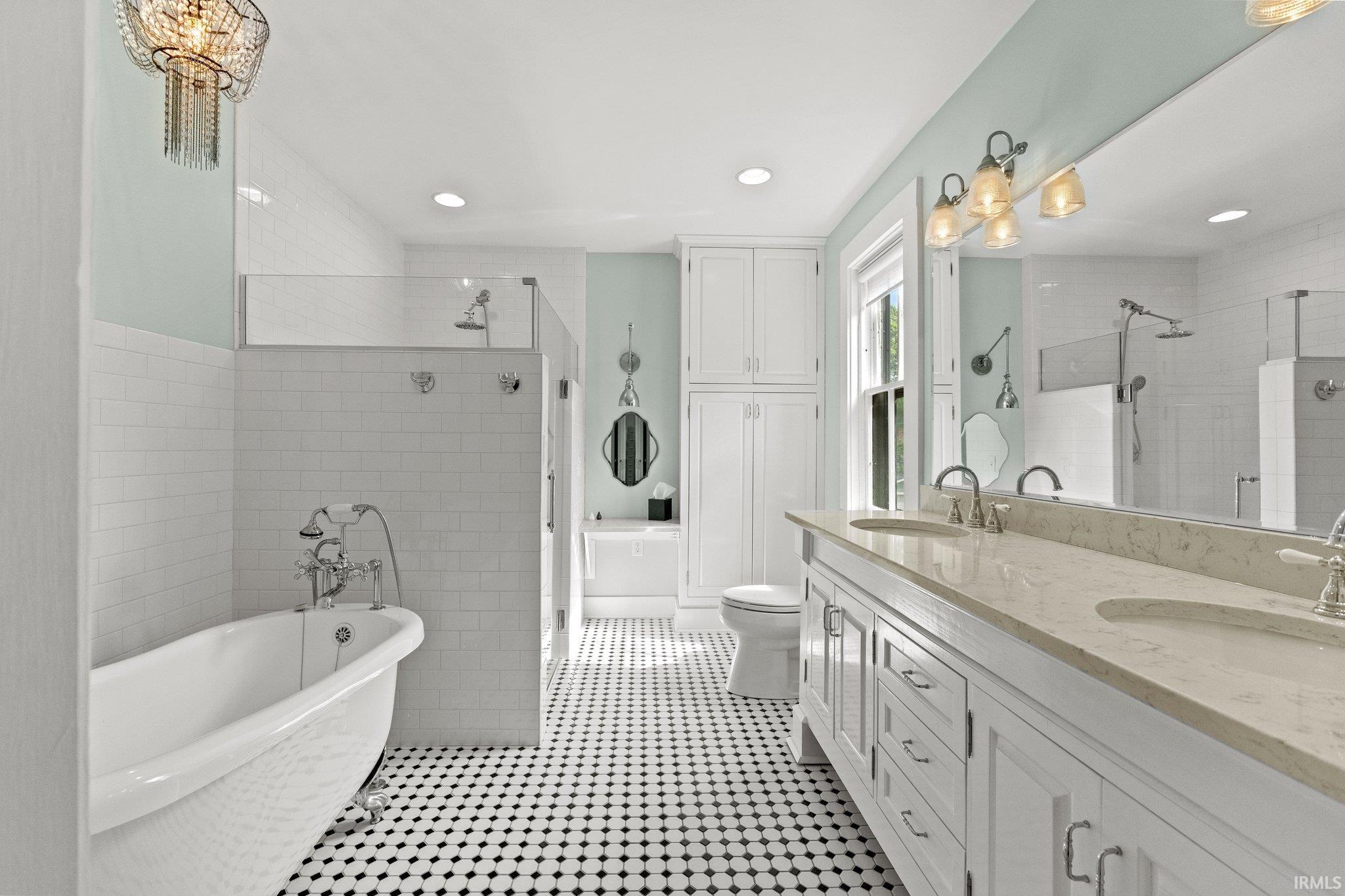 Photo 19 of 1336 W Washington Boulevard