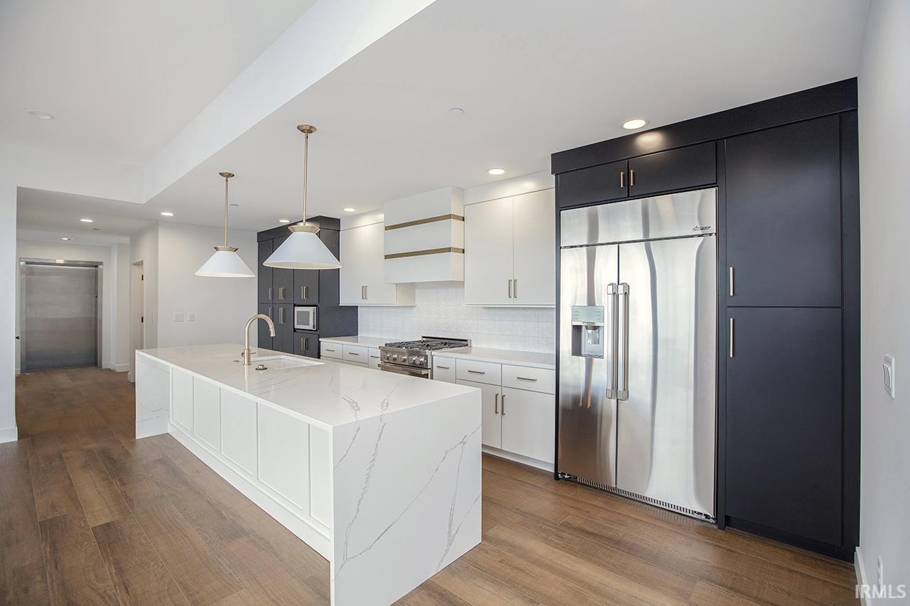 Photo 11 of 960 E Jackson, 302 Boulevard