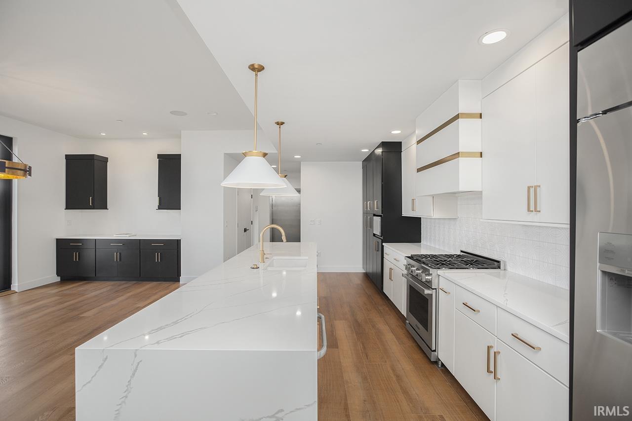 Photo 13 of 960 E Jackson, 302 Boulevard