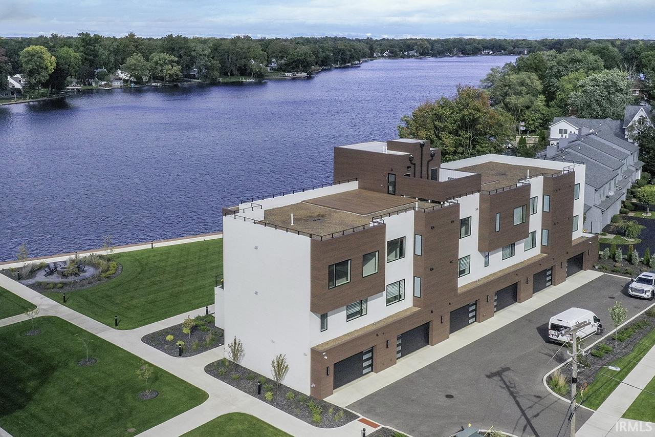 Photo 2 of 960 E Jackson, 302 Boulevard