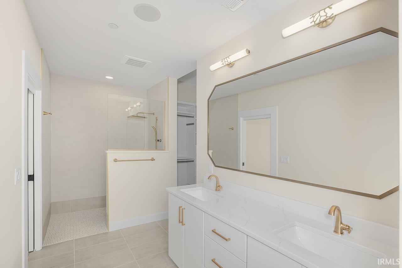 Photo 26 of 960 E Jackson, 302 Boulevard