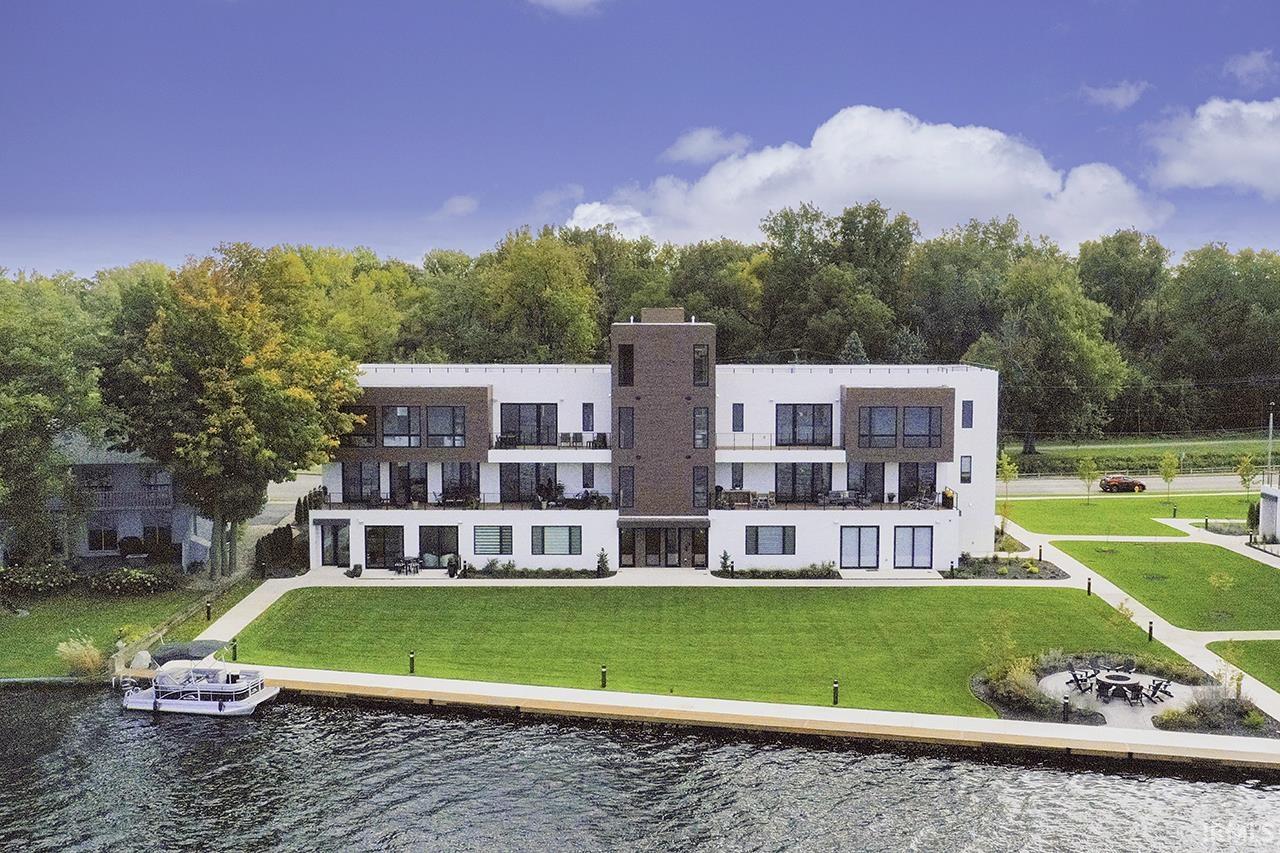 Photo 3 of 960 E Jackson, 302 Boulevard