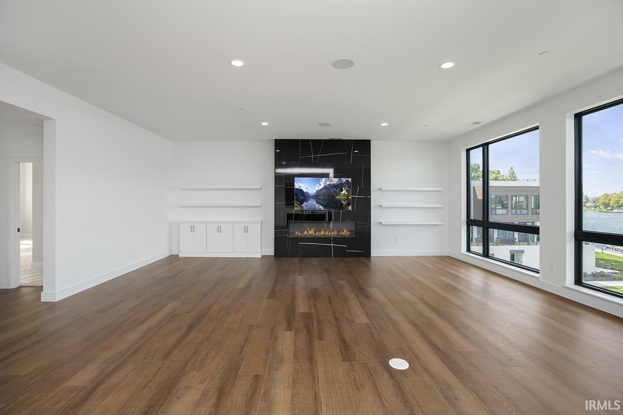 Photo 8 of 960 E Jackson, 302 Boulevard