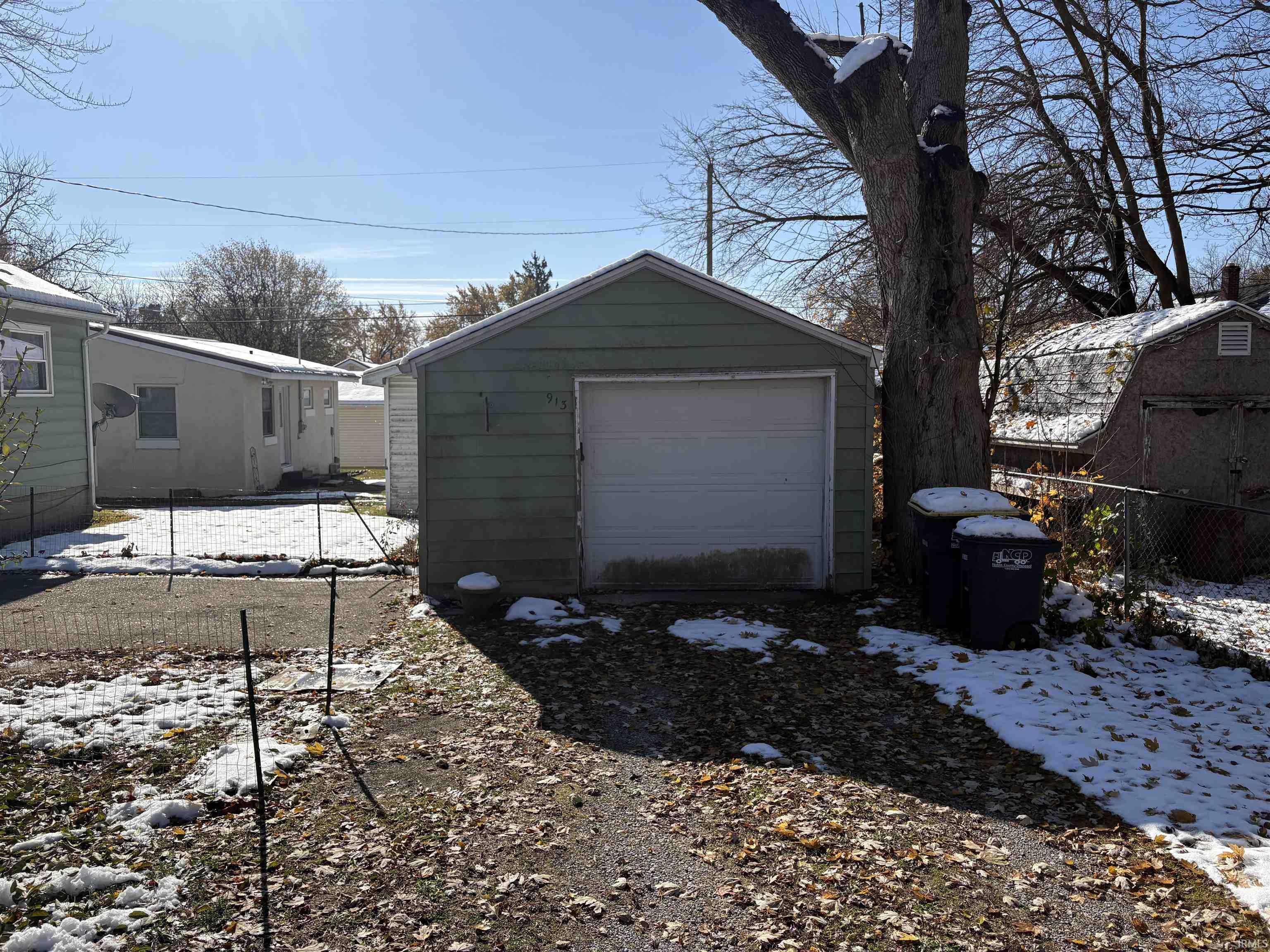 Photo 2 of 913 Villa Terrace