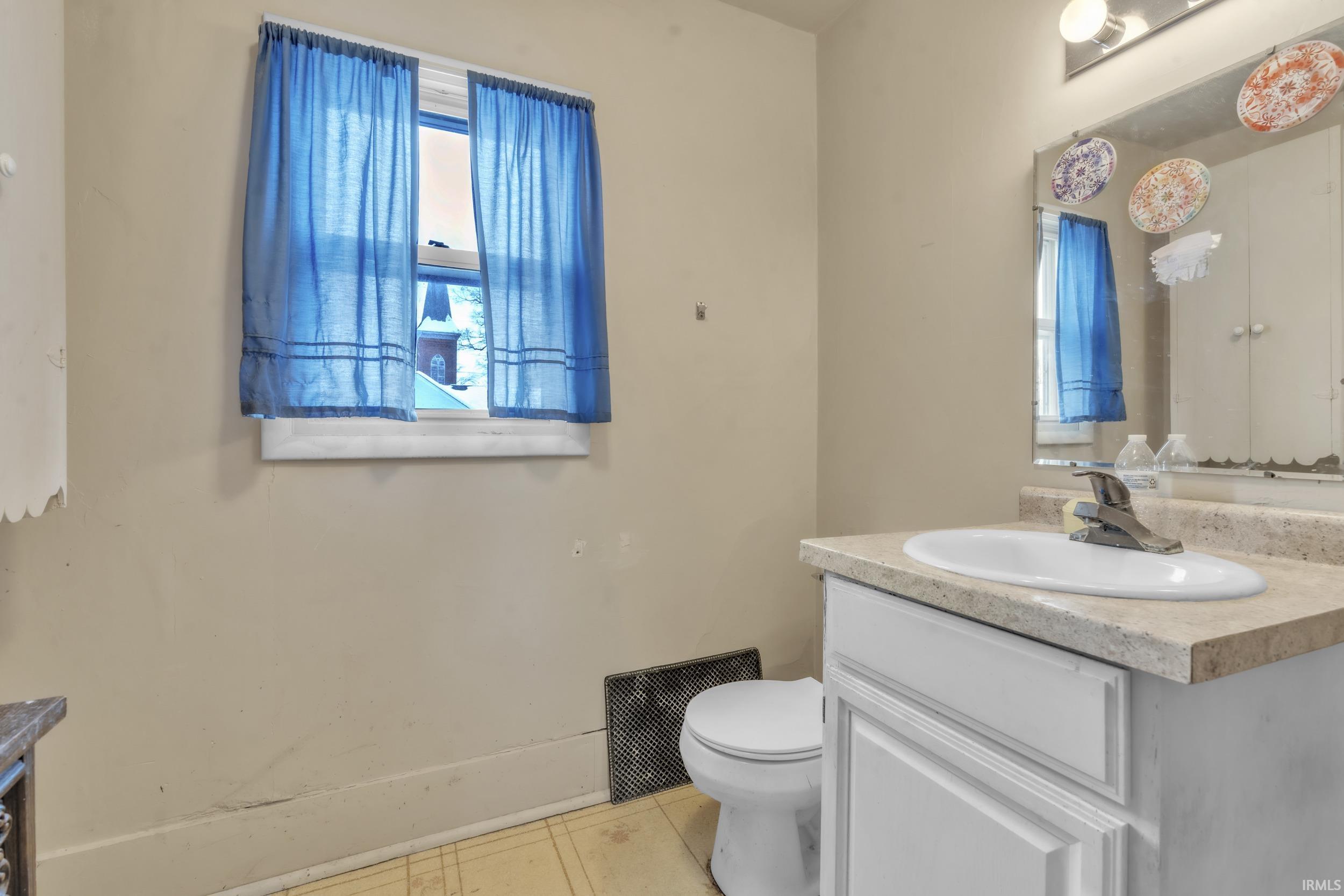 Photo 32 of 215 N York Street