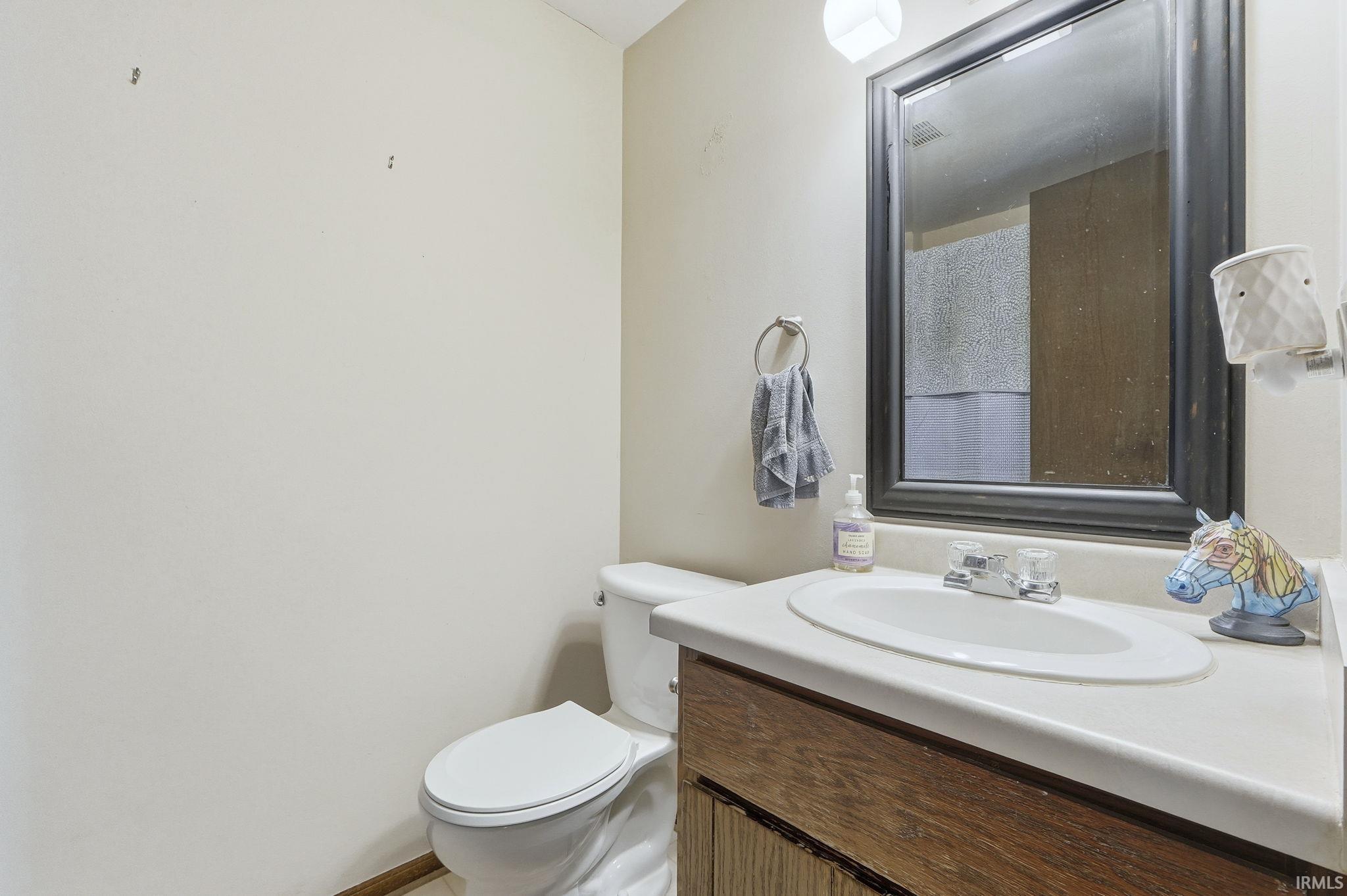 Photo 2 of 5907 Bellingham Lane