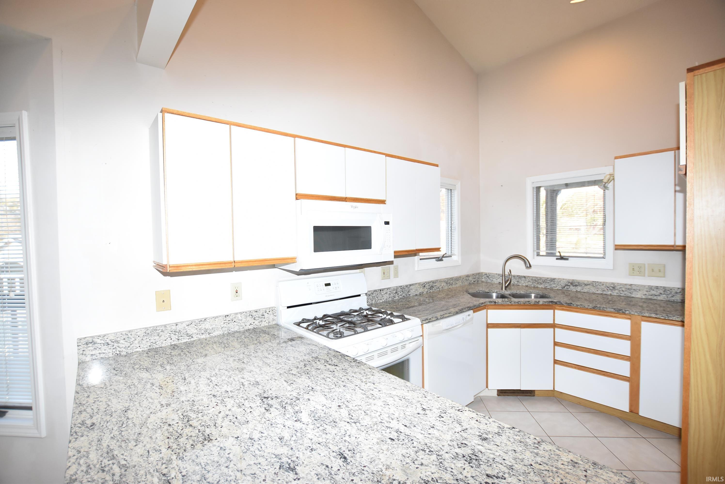 Homes for sale in Bloomington, IN | 9567 S Harbour Pointe Dr #53, Bloomington, IN 47401 | MLS# 202545833