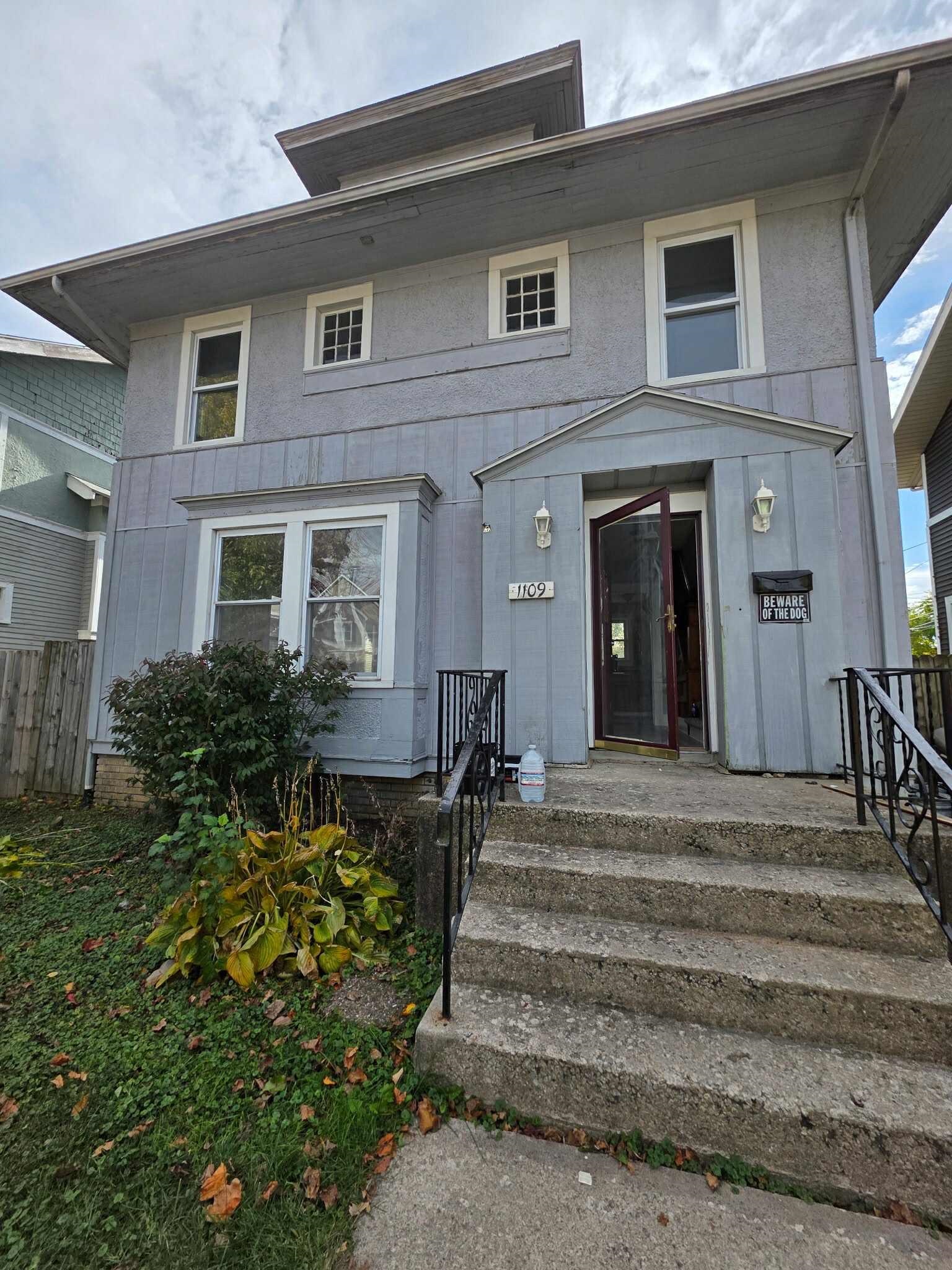 Photo 2 of 1109 W Packard Avenue