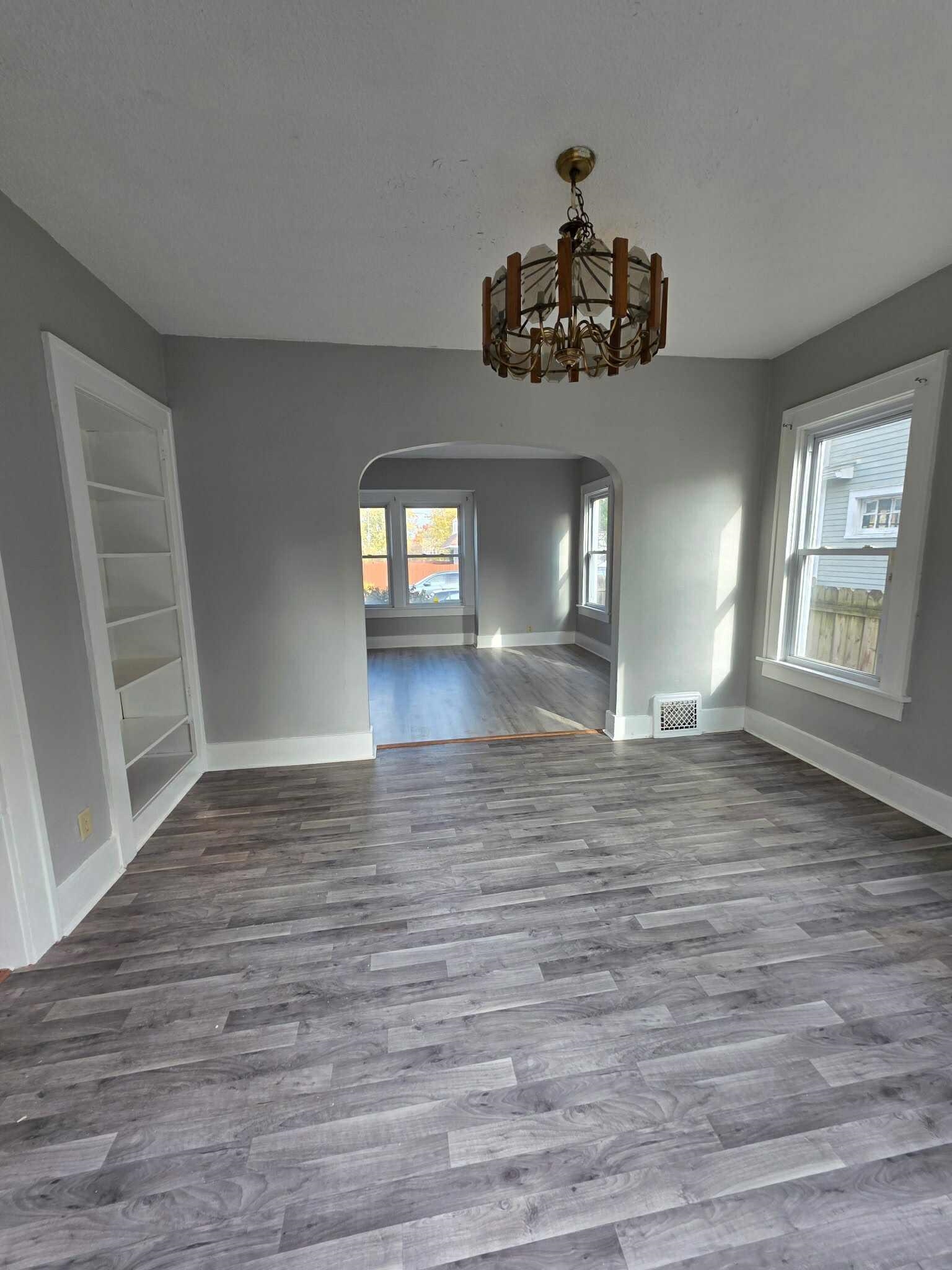 Photo 4 of 1109 W Packard Avenue