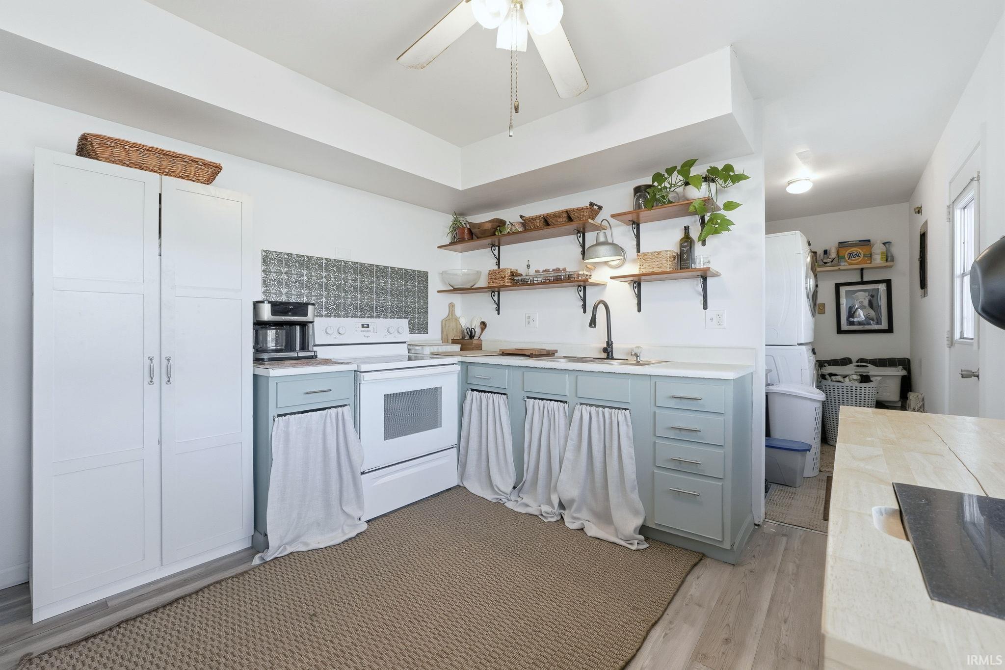 Photo 11 of 8 Turquoise Street