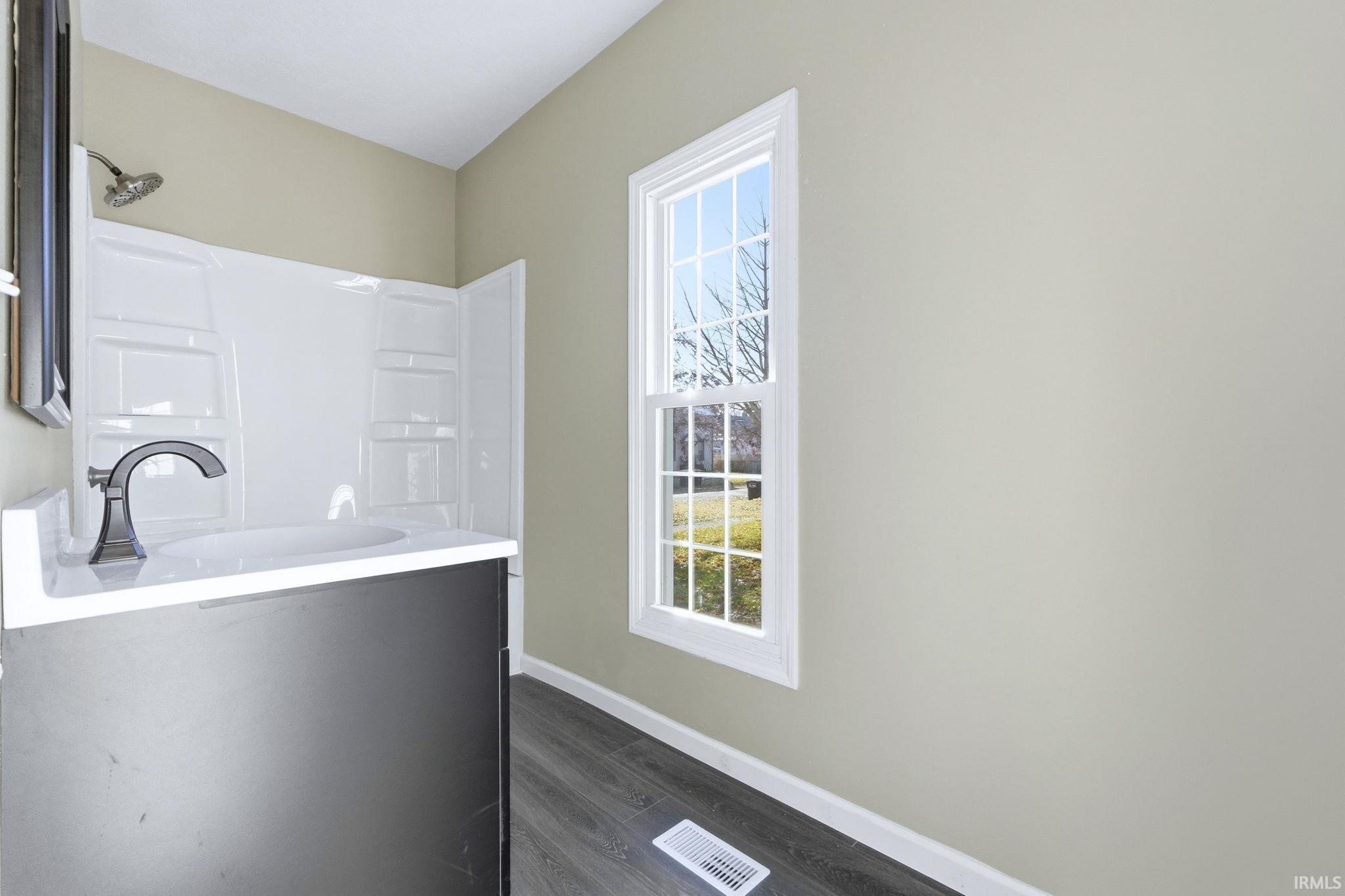 Photo 10 of 707 Richmond Street