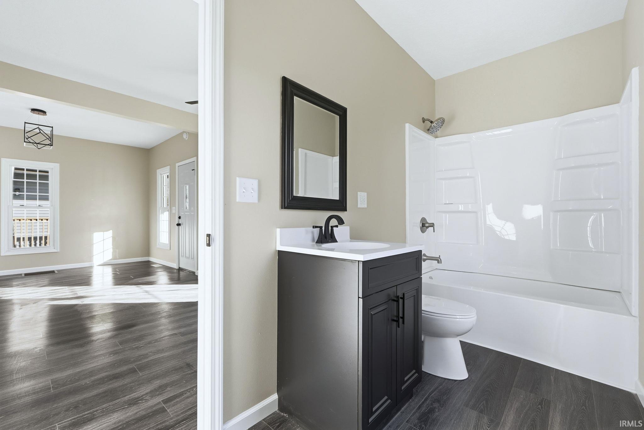 Photo 11 of 707 Richmond Street