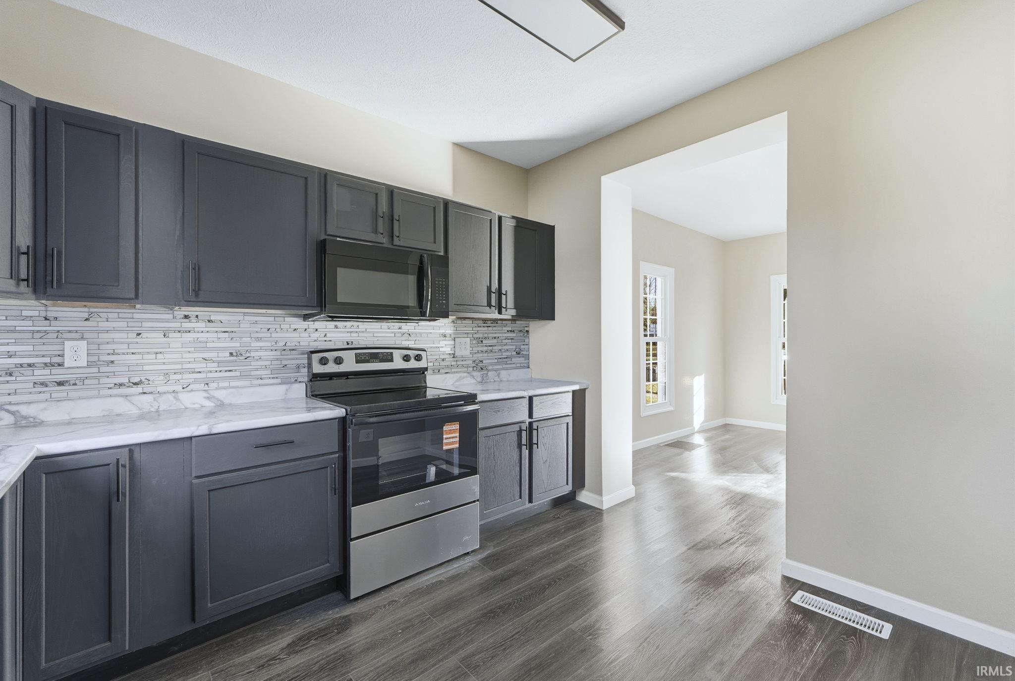 Photo 13 of 707 Richmond Street