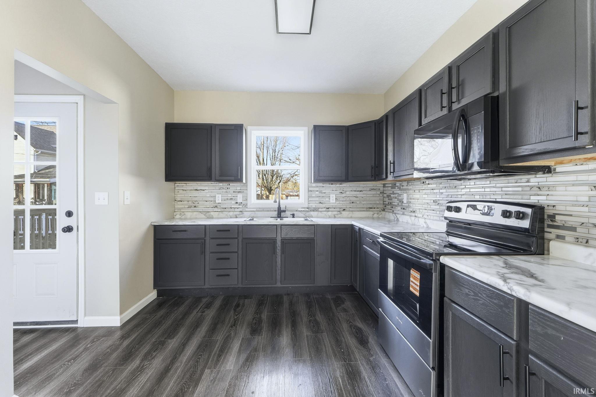 Photo 15 of 707 Richmond Street