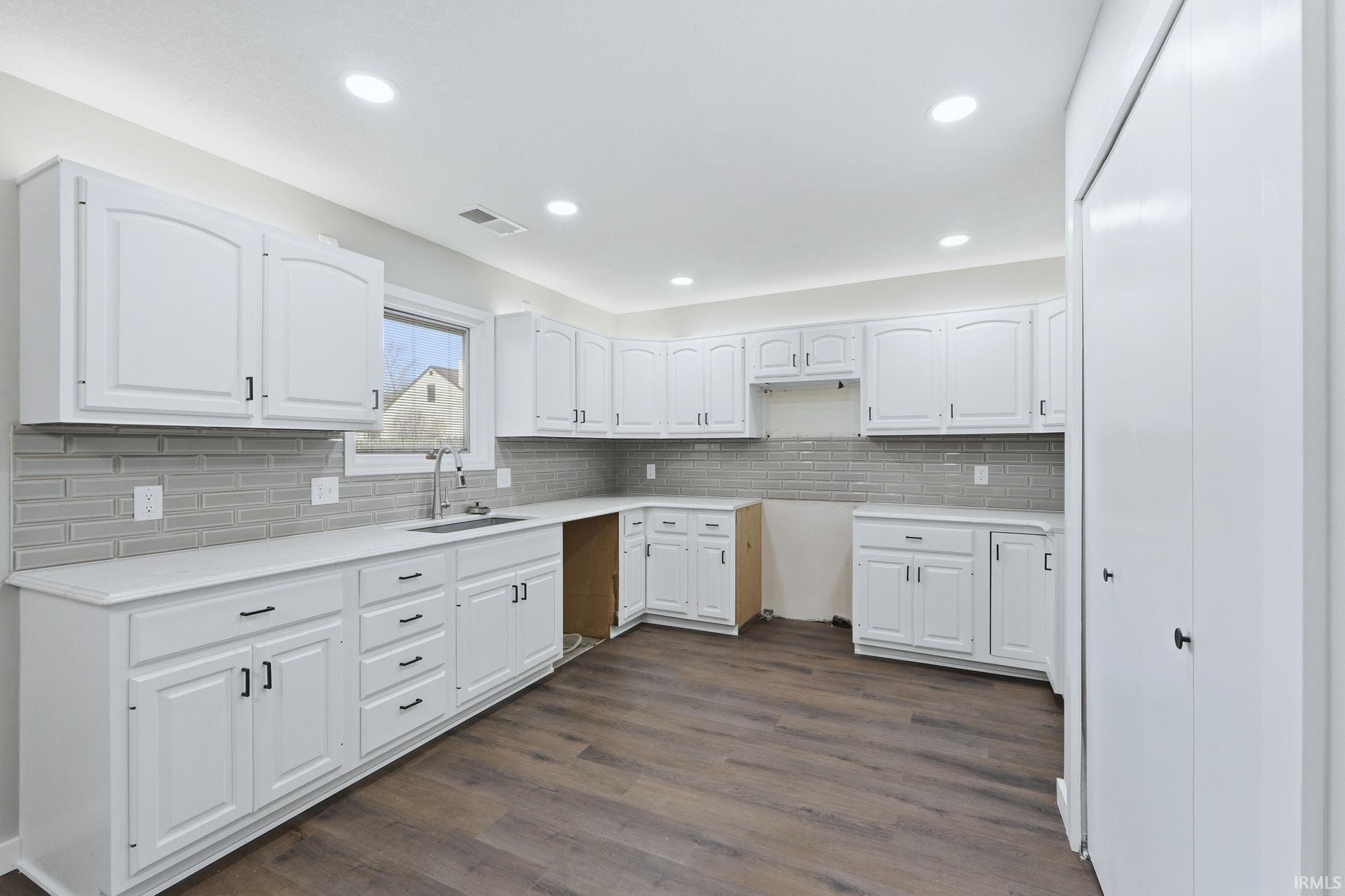 Photo 10 of 2415 Knollwood Court