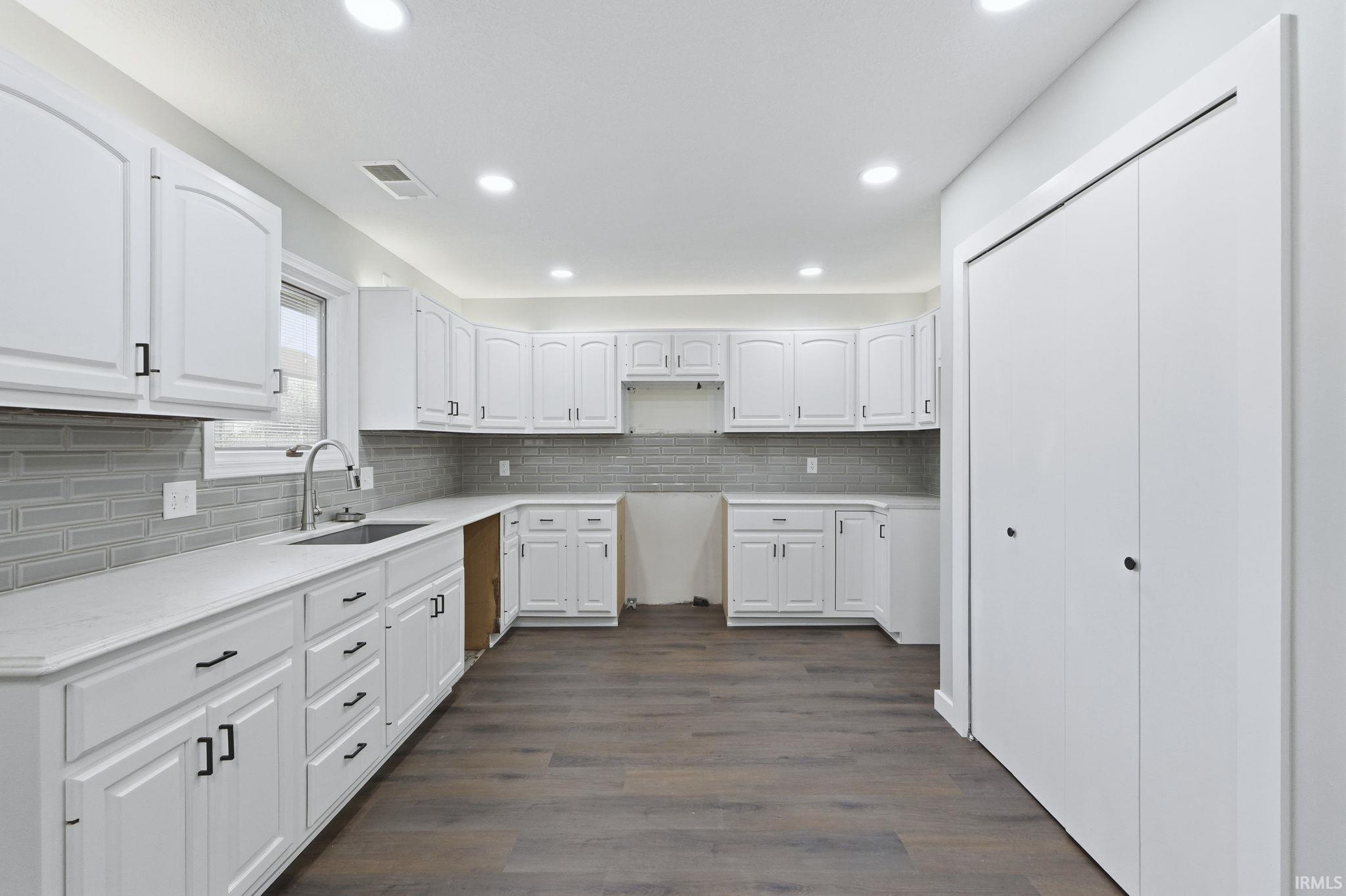 Photo 8 of 2415 Knollwood Court