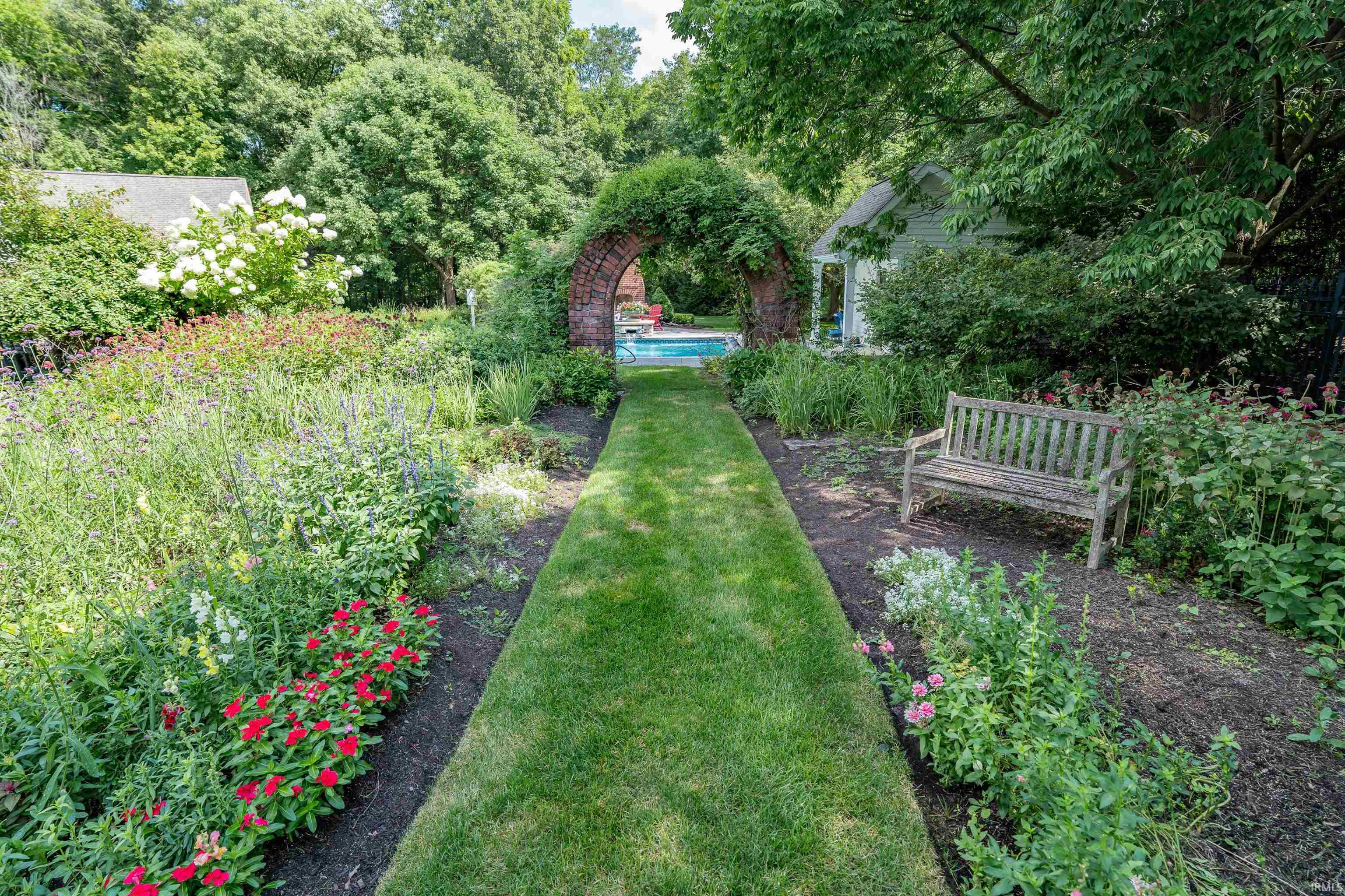 Photo 32 of 5414 Abbeyhill Road