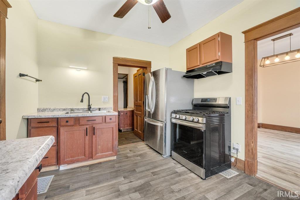 Photo 17 of 301 E MITCHELL Street