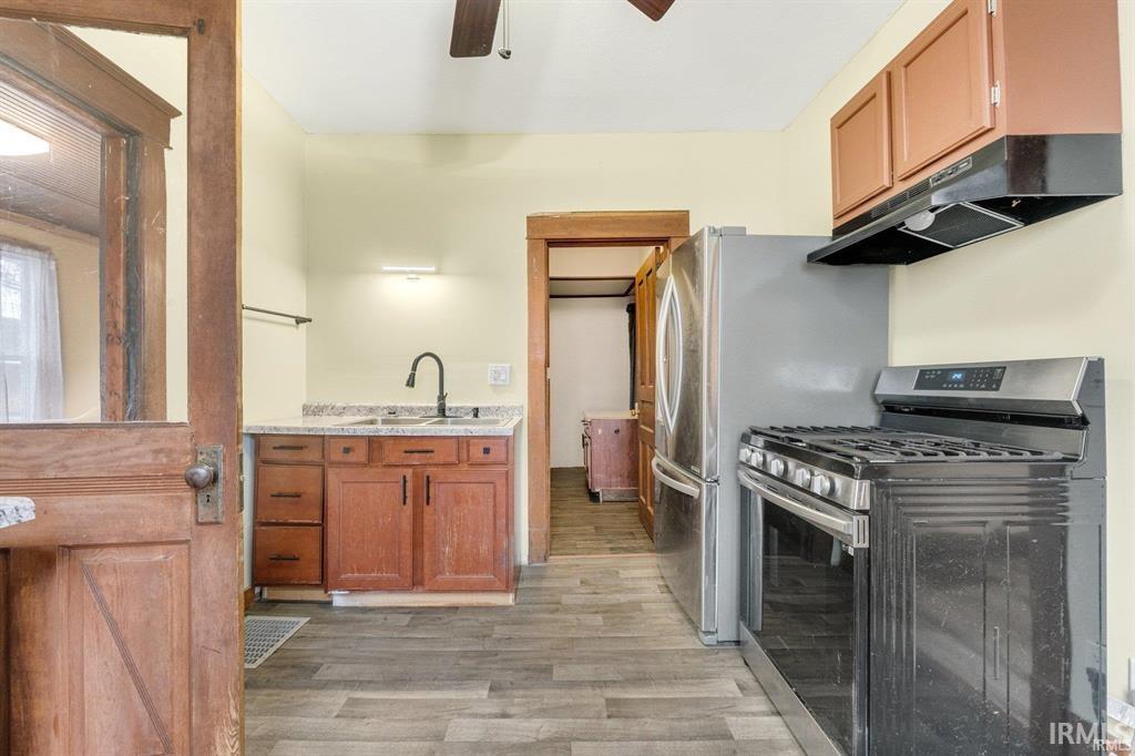 Photo 19 of 301 E MITCHELL Street