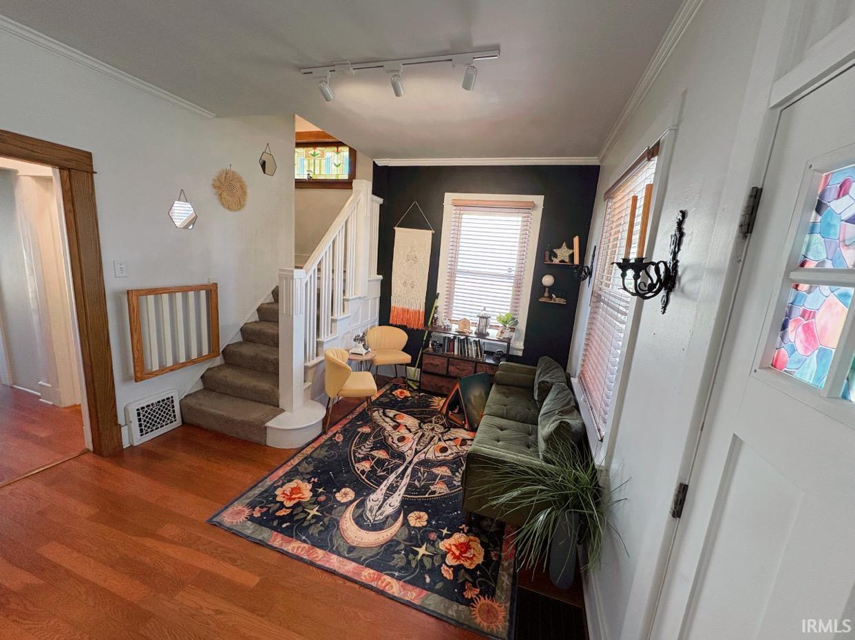 Photo 3 of 318 N Cornell Circle