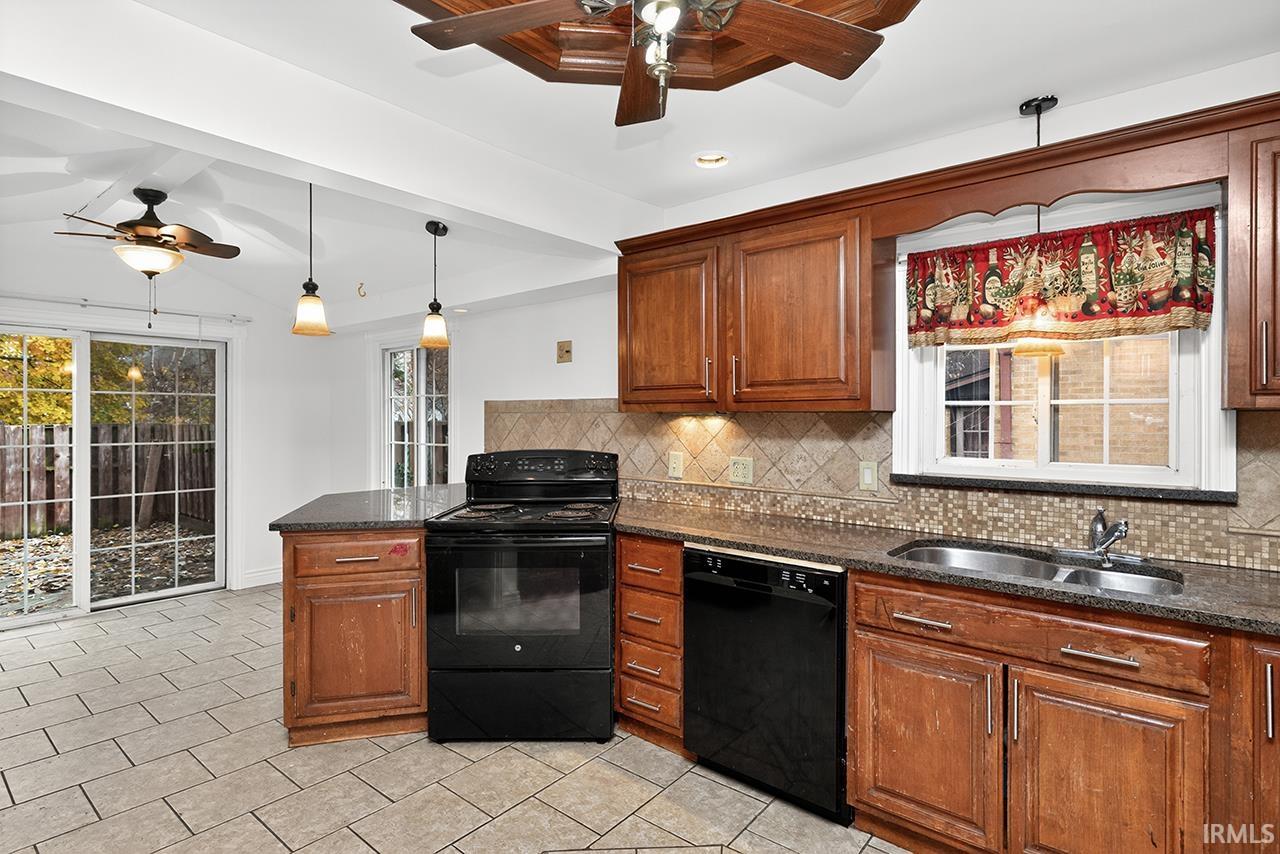 Photo 3 of 143 Kenyon Avenue