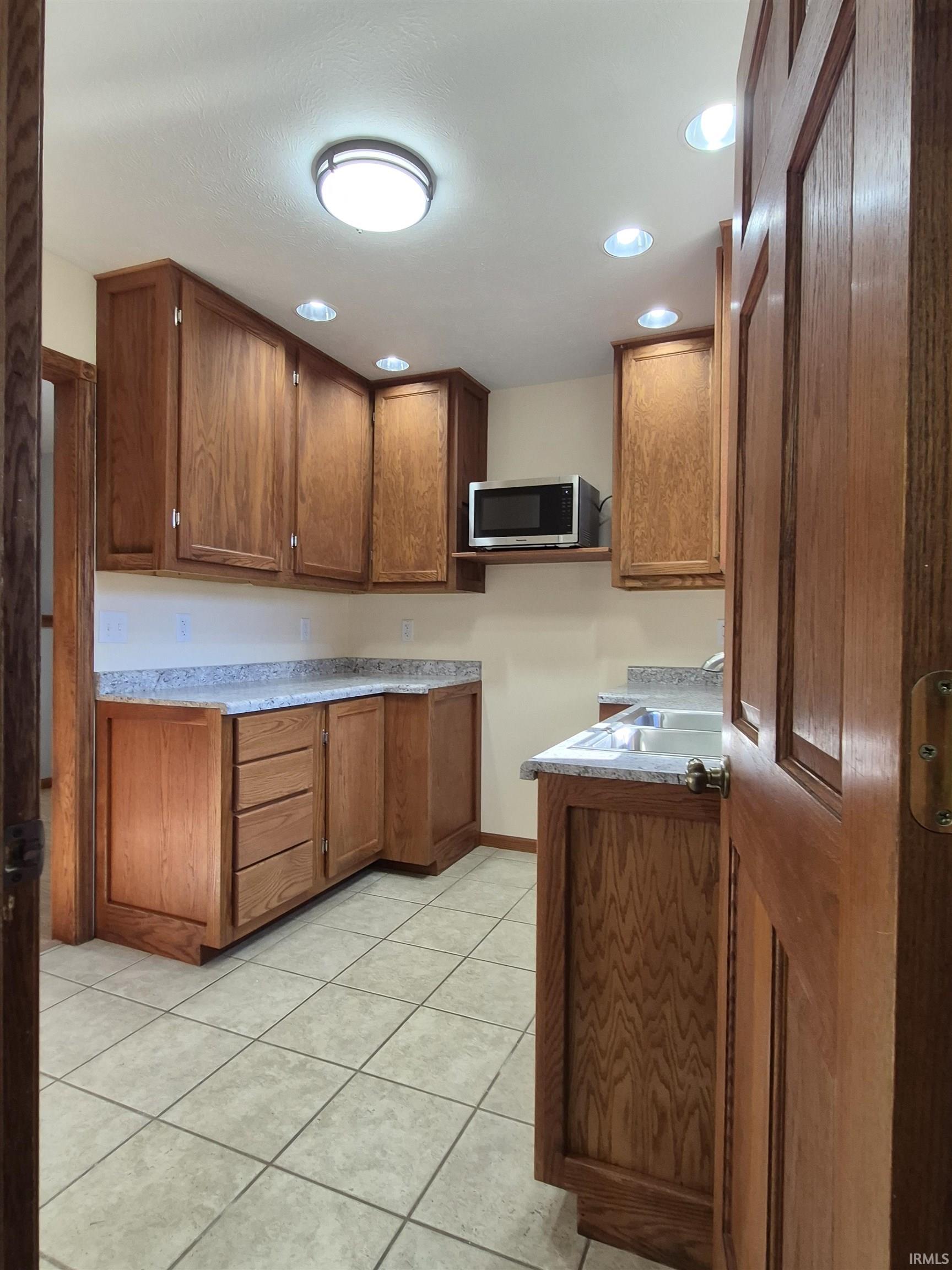 Homes for sale in South Bend, IN | 136 E Victoria St, South Bend, IN 46614 | MLS# 202546624