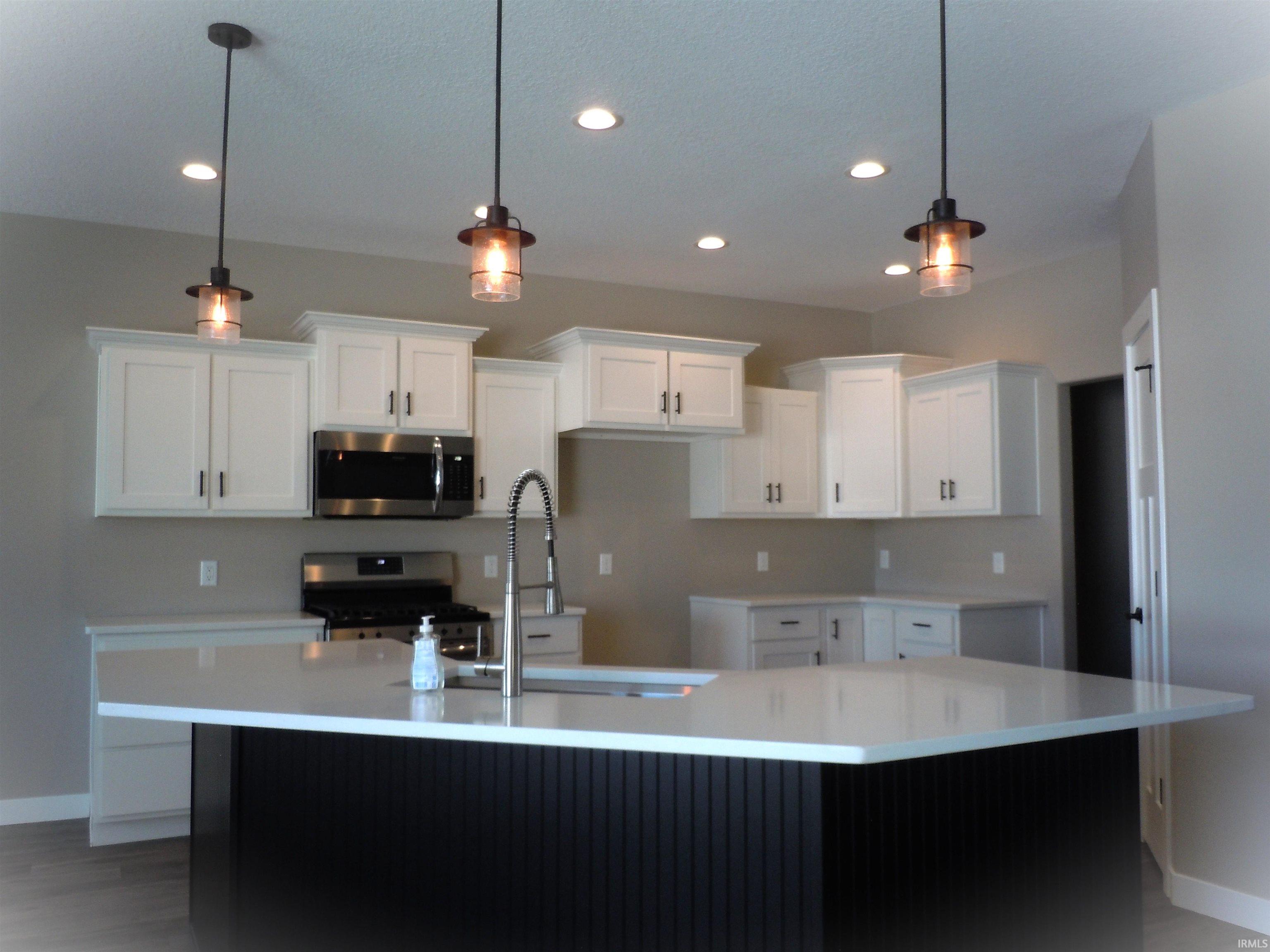 Photo 10 of 636 Sandringham Pass