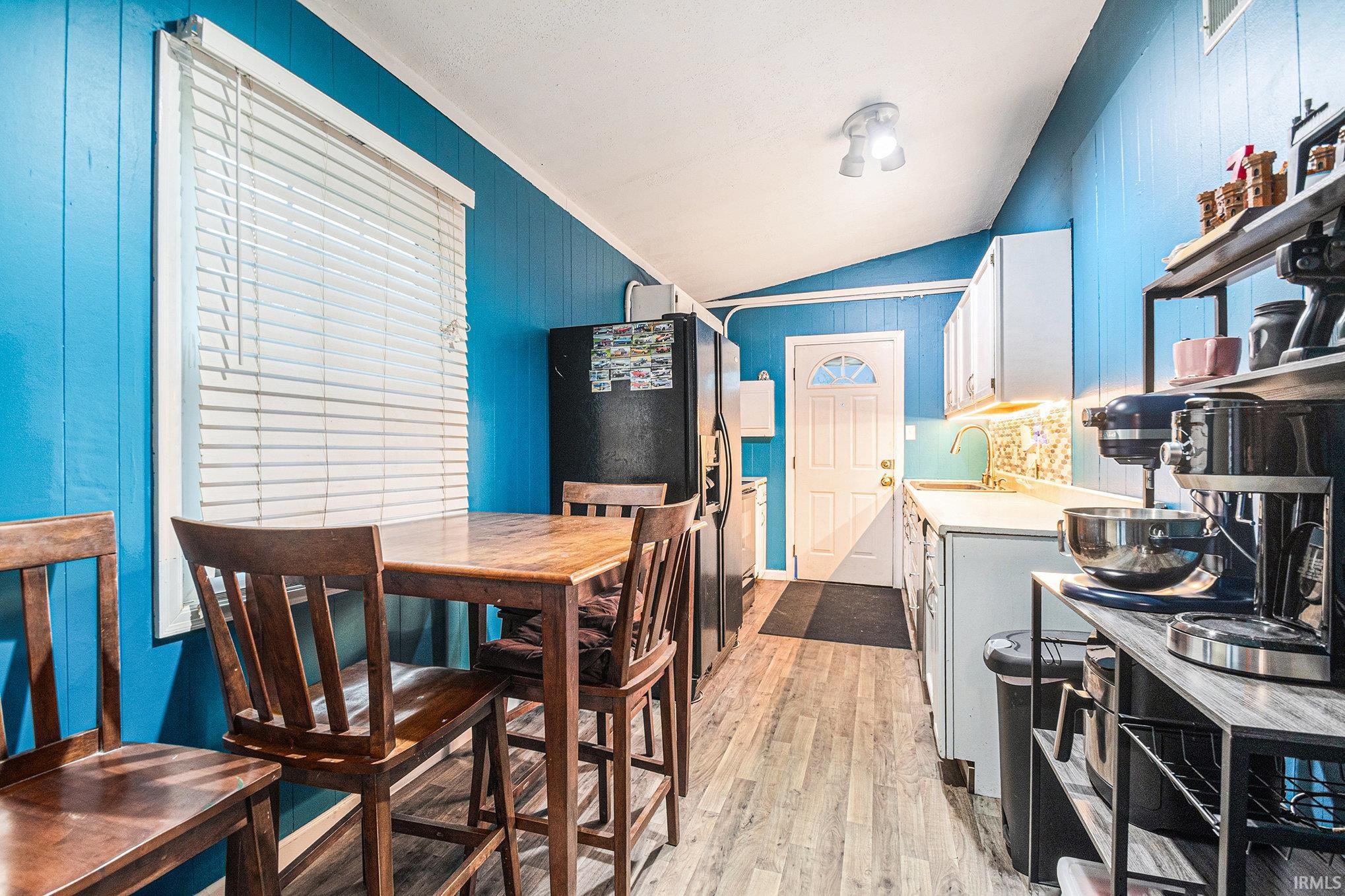 Homes for sale in Mishawaka, IN | 1618 Lynn St, Mishawaka, IN 46545 | MLS# 202546785