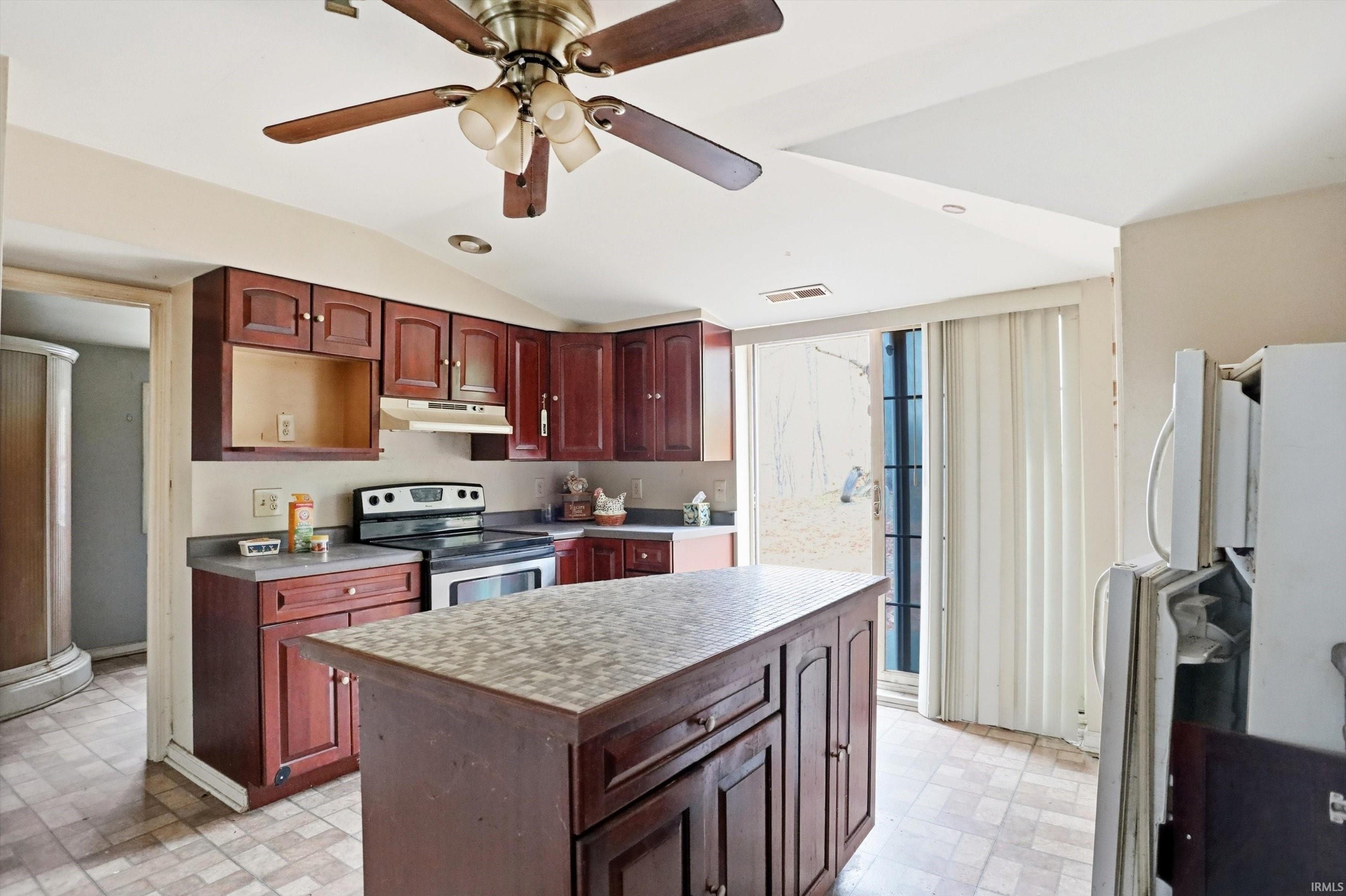 Homes for sale in Knightstown, IN | 8833 S Oak St, Knightstown, IN 46148 | MLS# 202546914