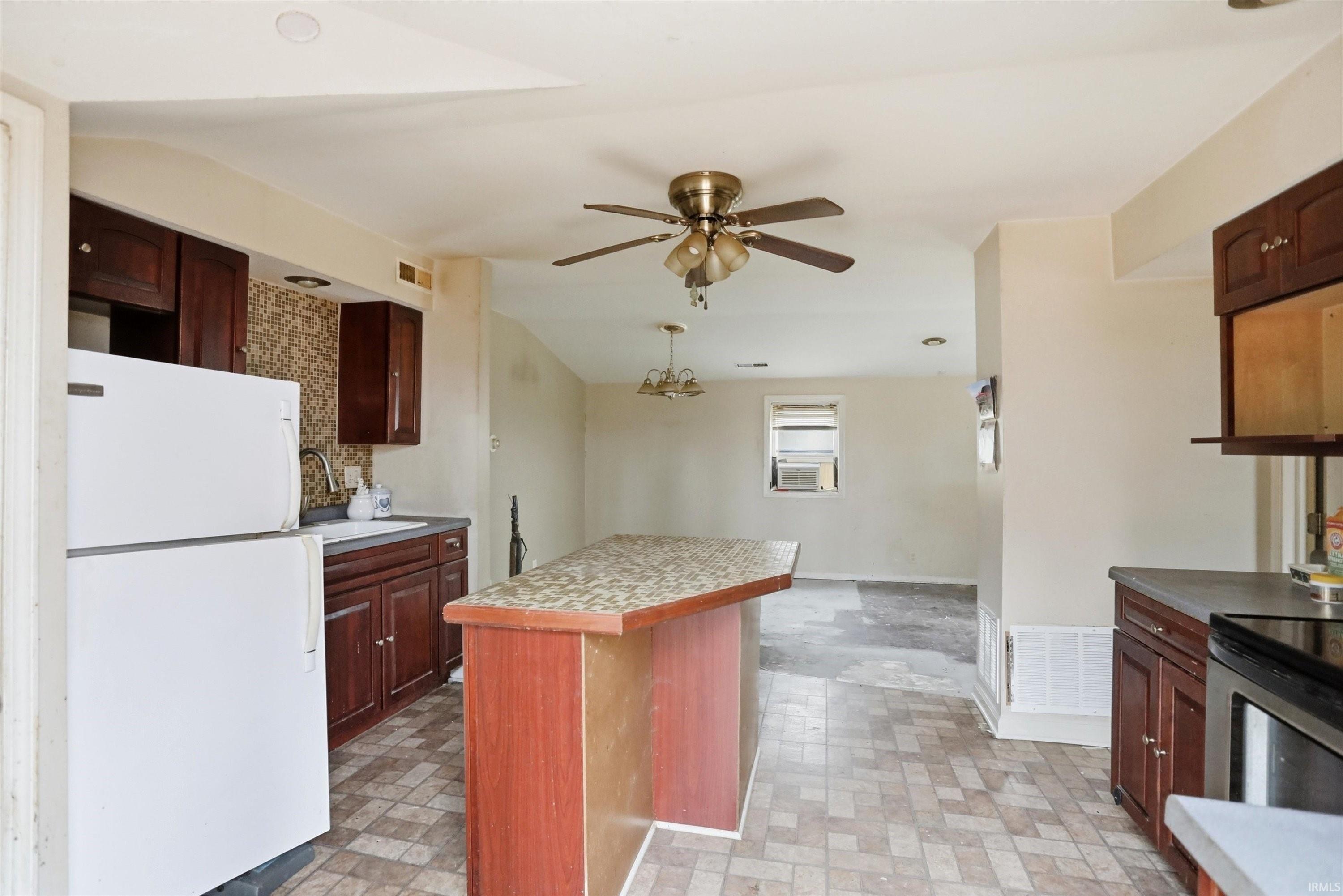 Homes for sale in Knightstown, IN | 8833 S Oak St, Knightstown, IN 46148 | MLS# 202546914