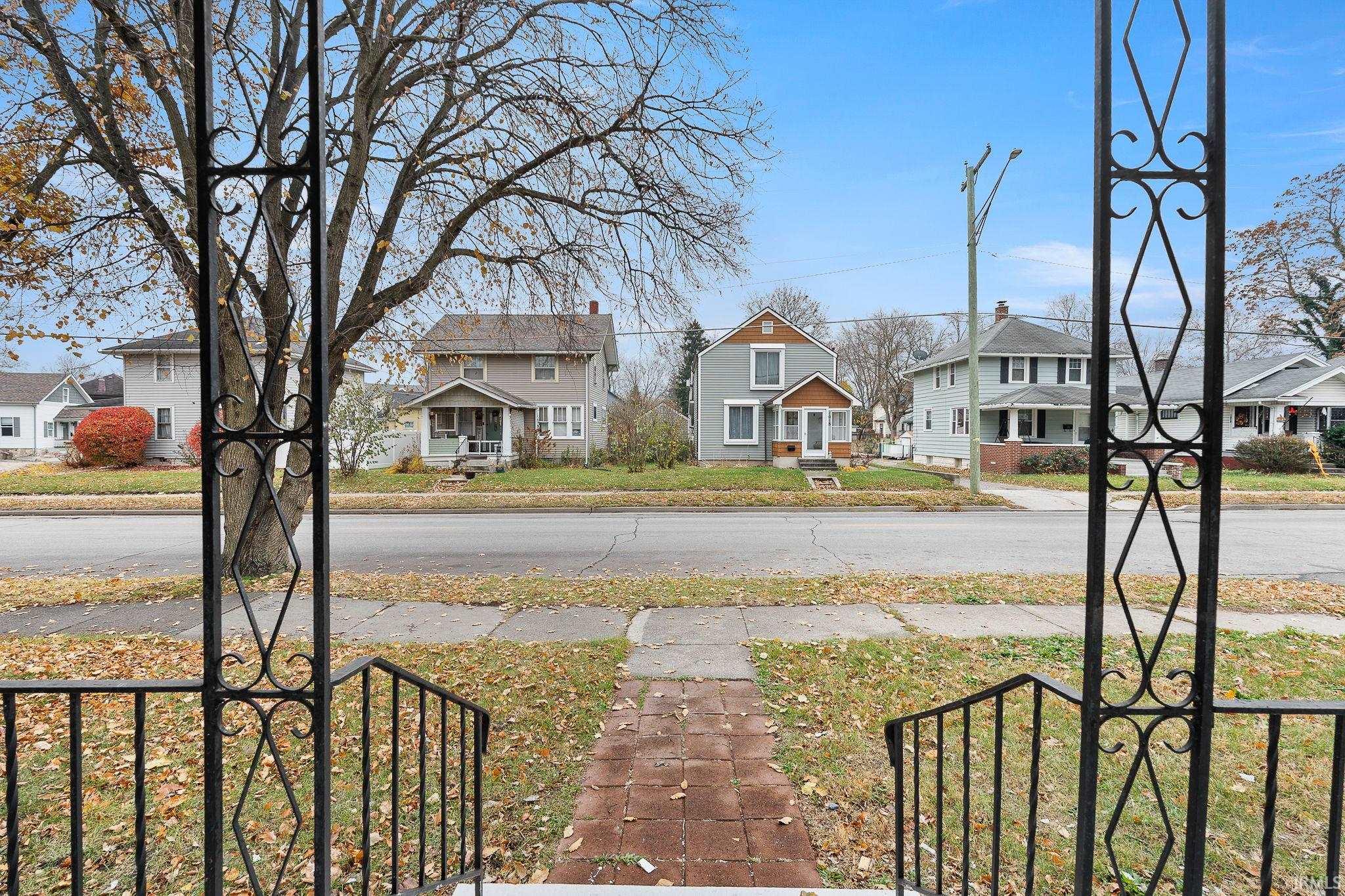 View of yard with a residential view