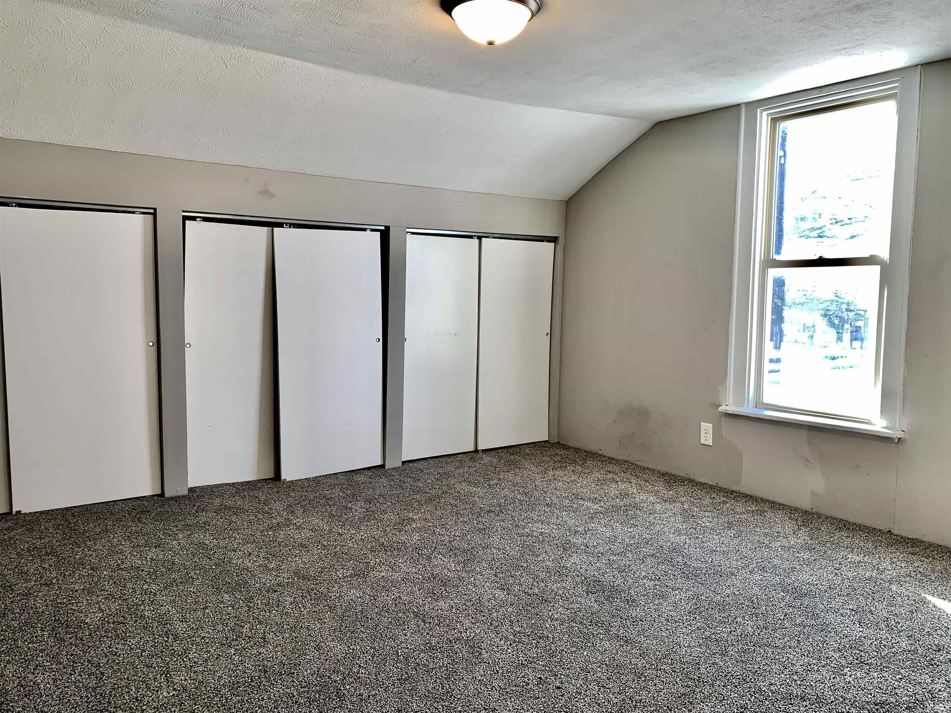 Photo 11 of 1030 Middlebury Street