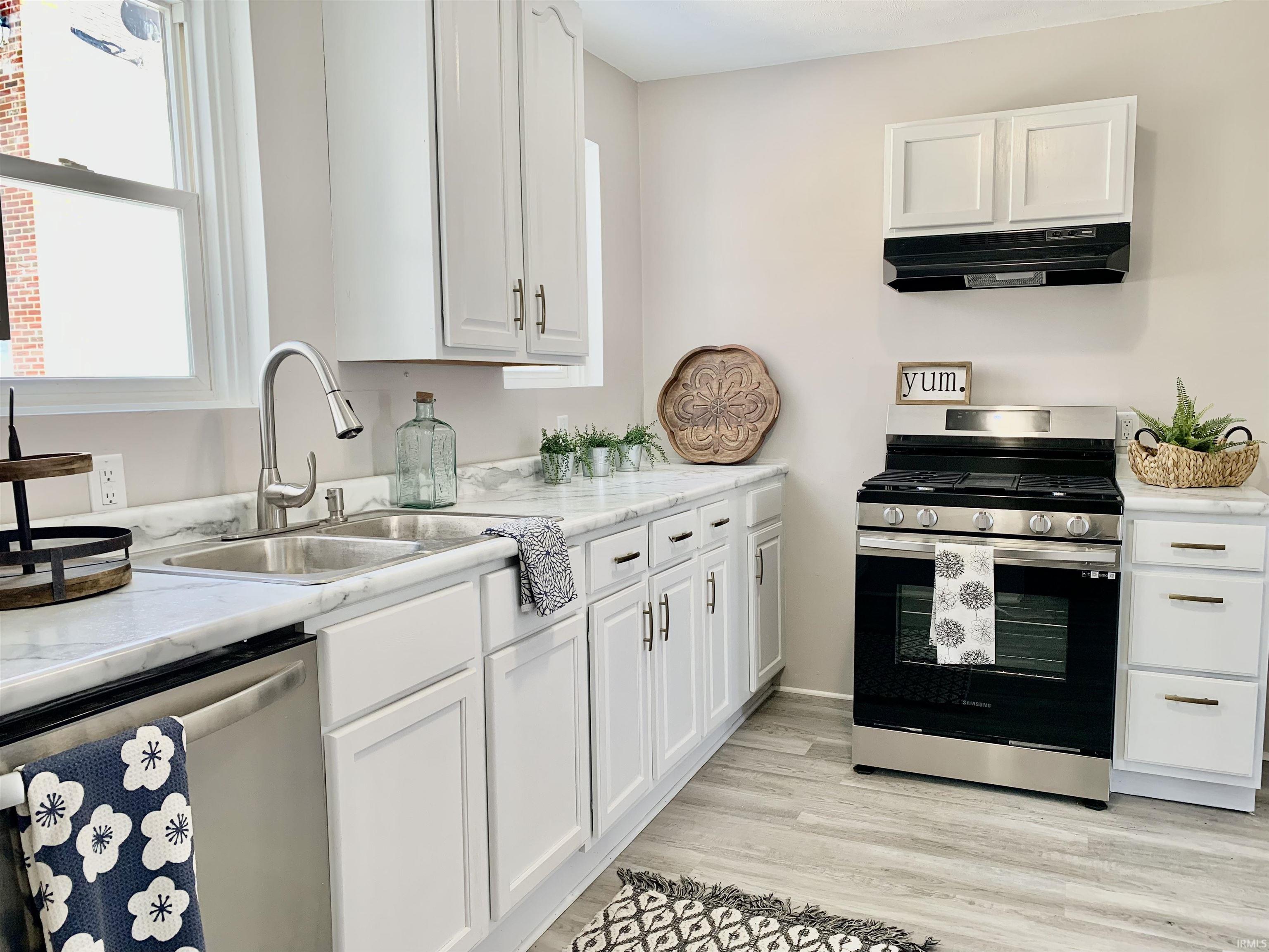 Photo 2 of 1030 Middlebury Street