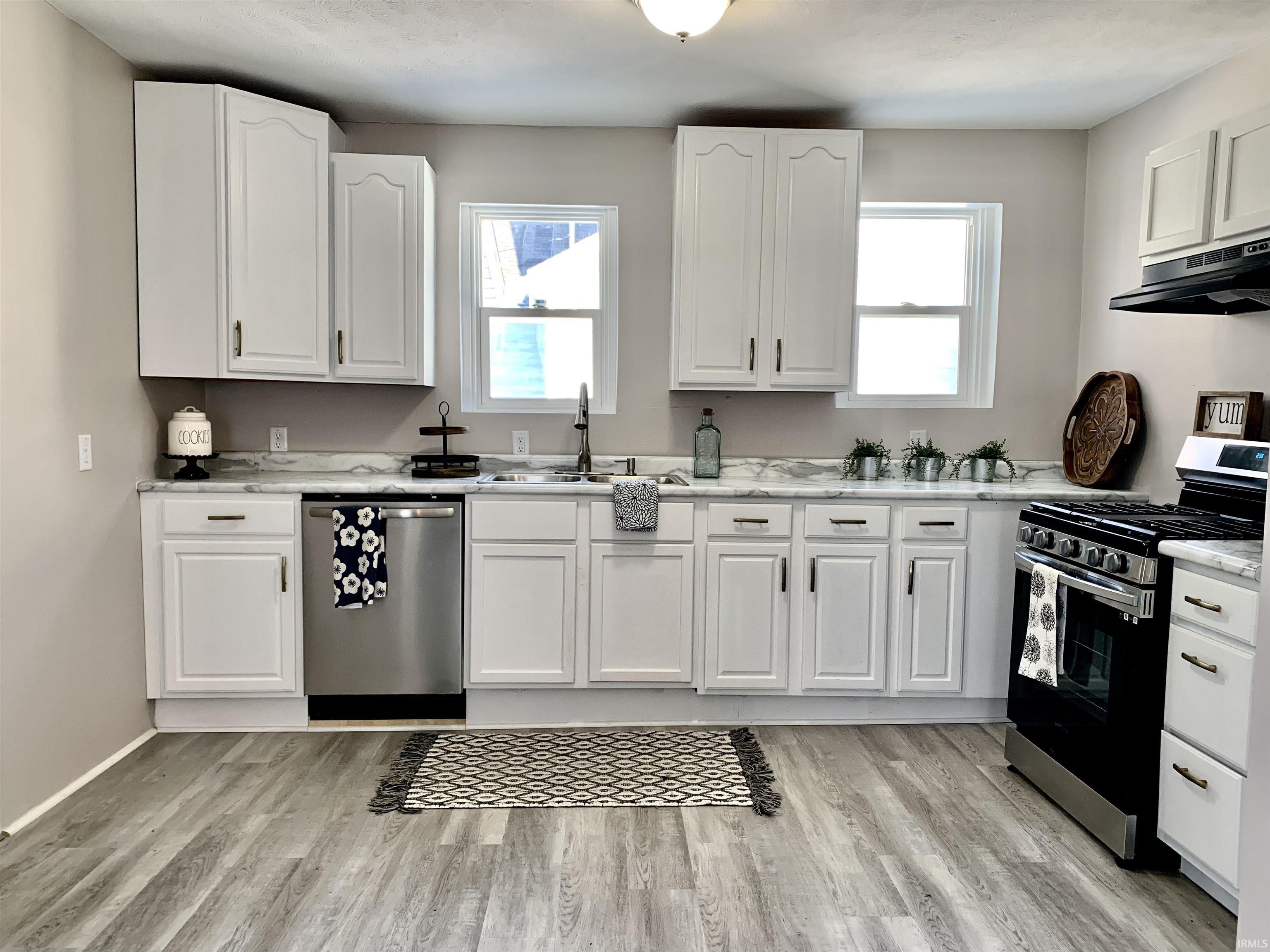 Photo 3 of 1030 Middlebury Street