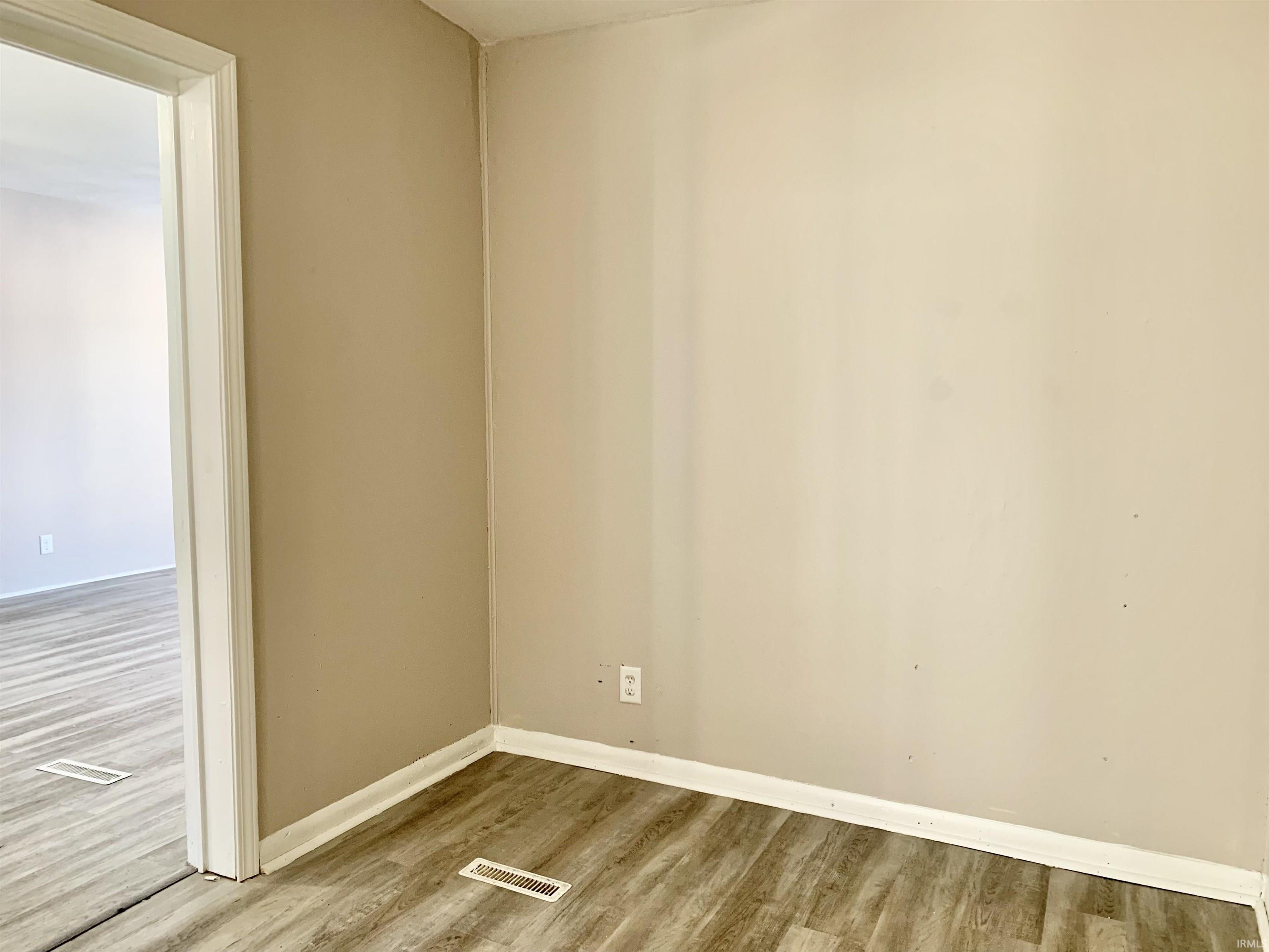 Photo 7 of 1030 Middlebury Street