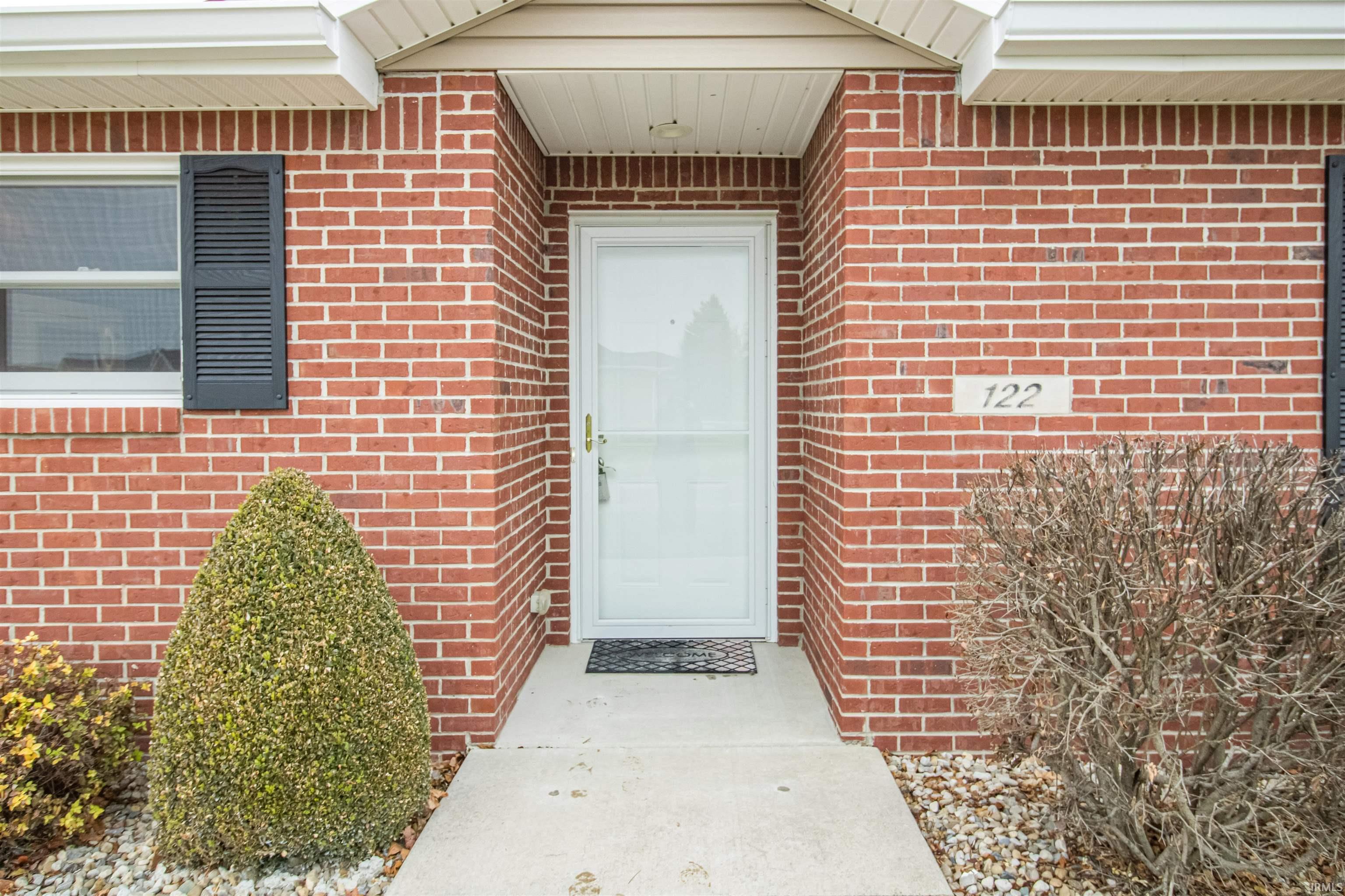 Homes for sale in Winchester, IN | 122 Sunset Dr, Winchester, IN 47394 | MLS# 202547020