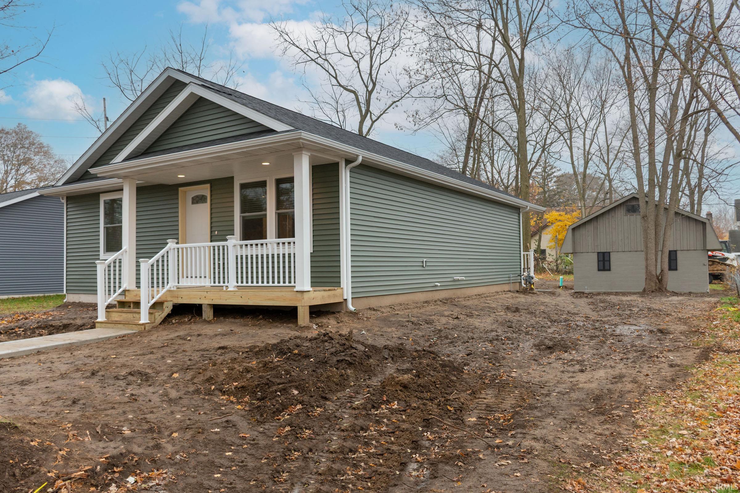 View of front of property featuring a porch