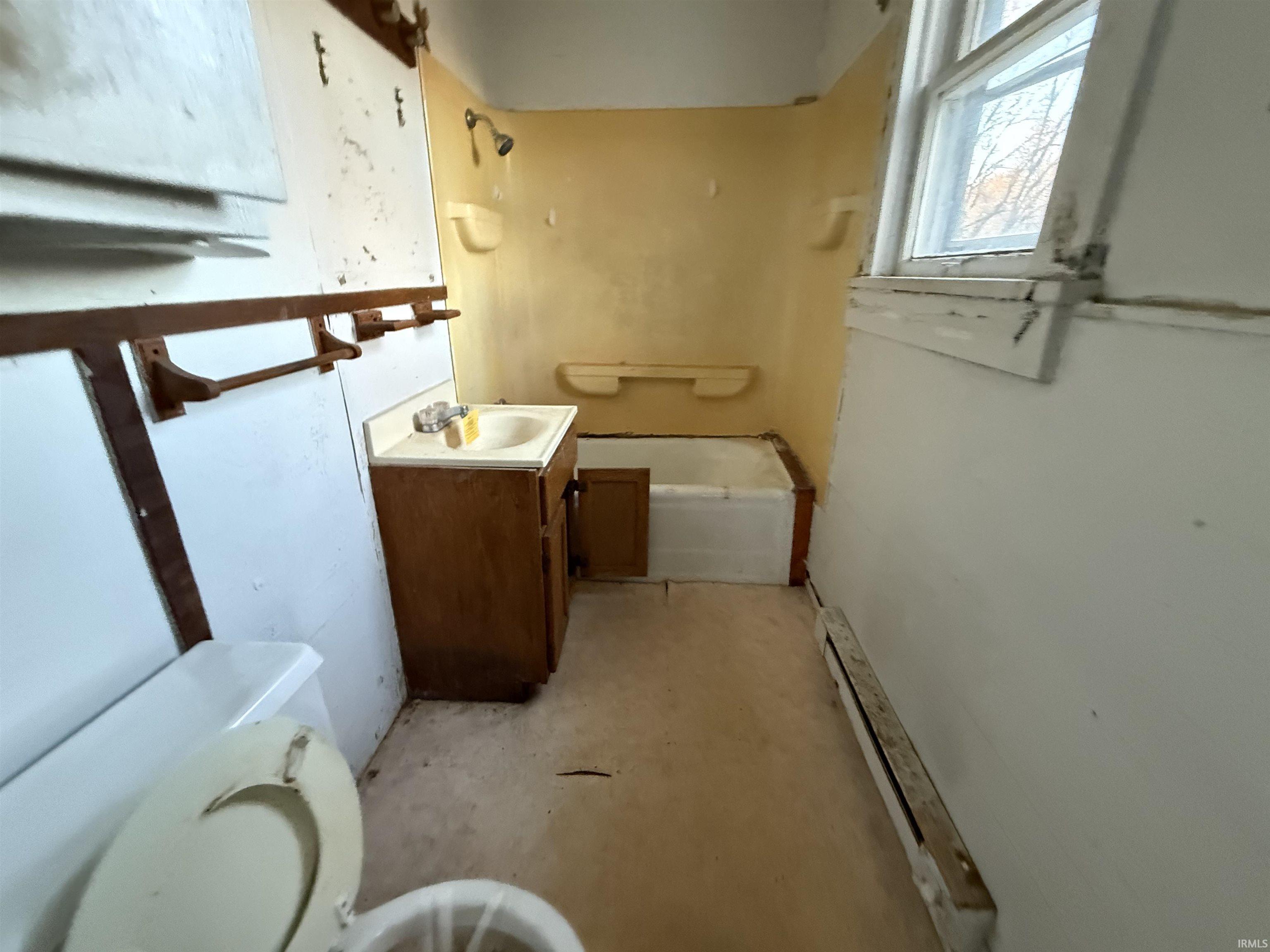 Homes for sale in Gas City, IN | 303 E South H St, Gas City, IN 46933 | MLS# 202547167