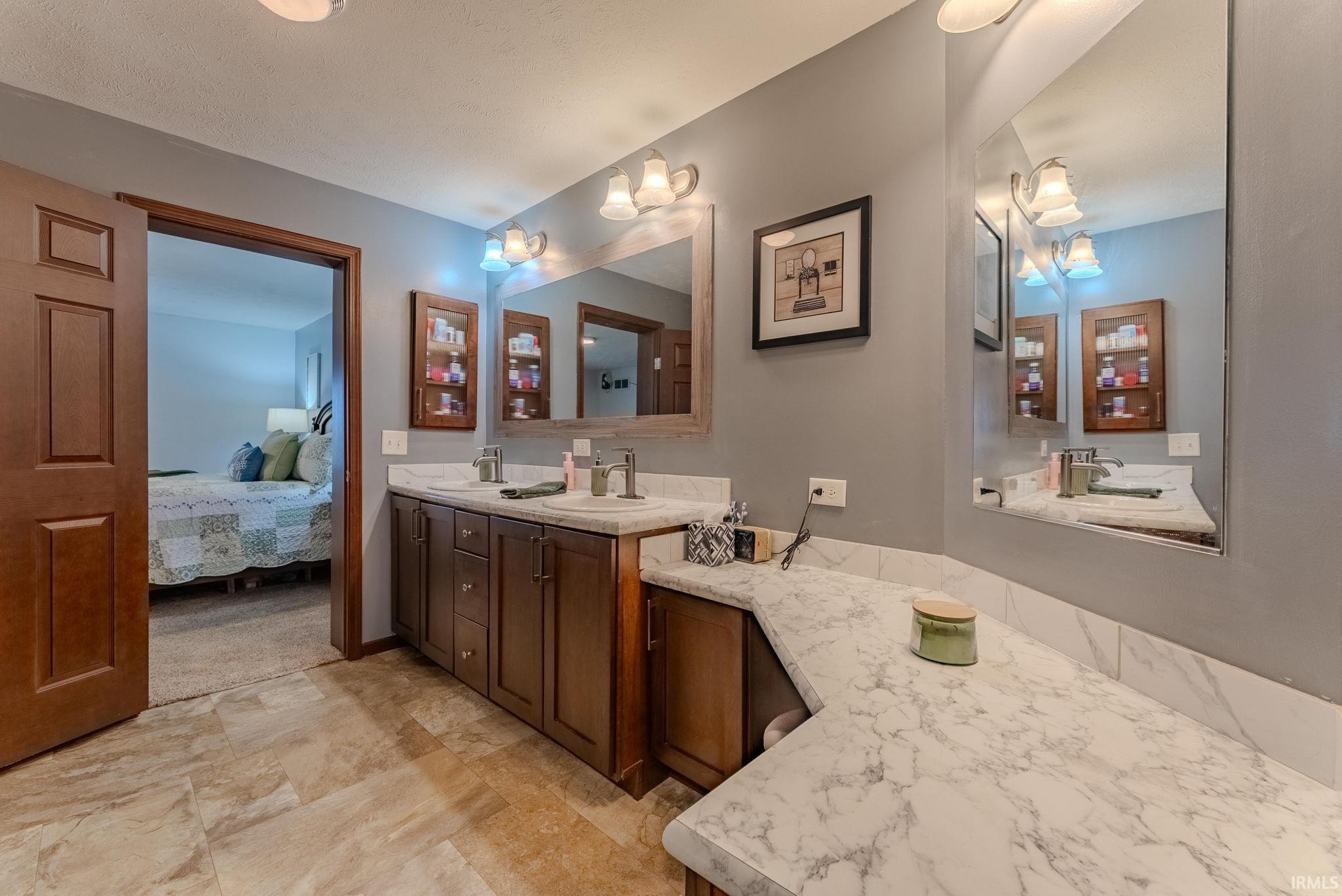 Ensuite bathroom with double vanity