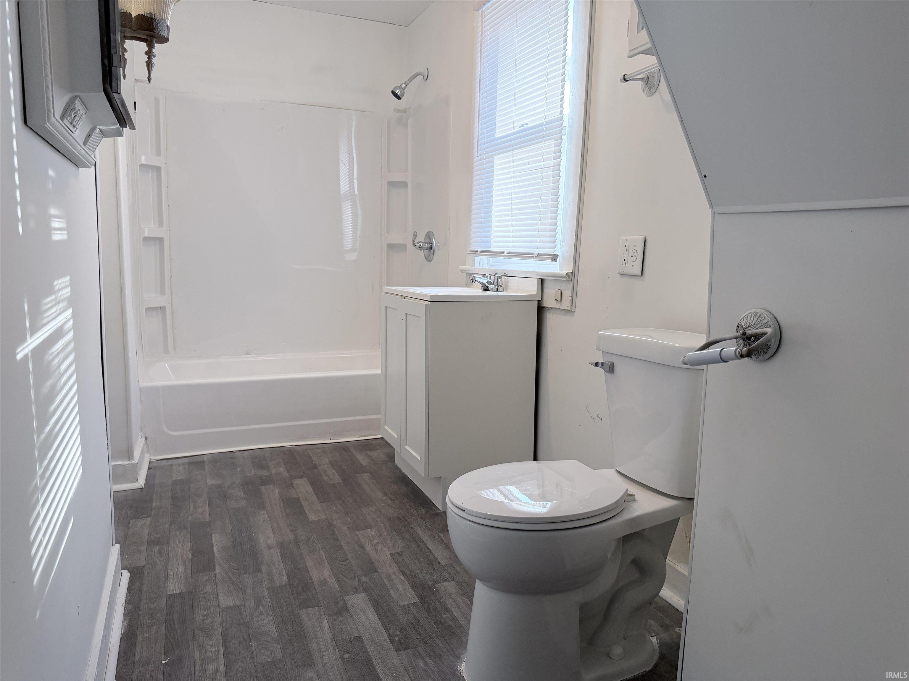 Photo 13 of 925 Cottage Avenue