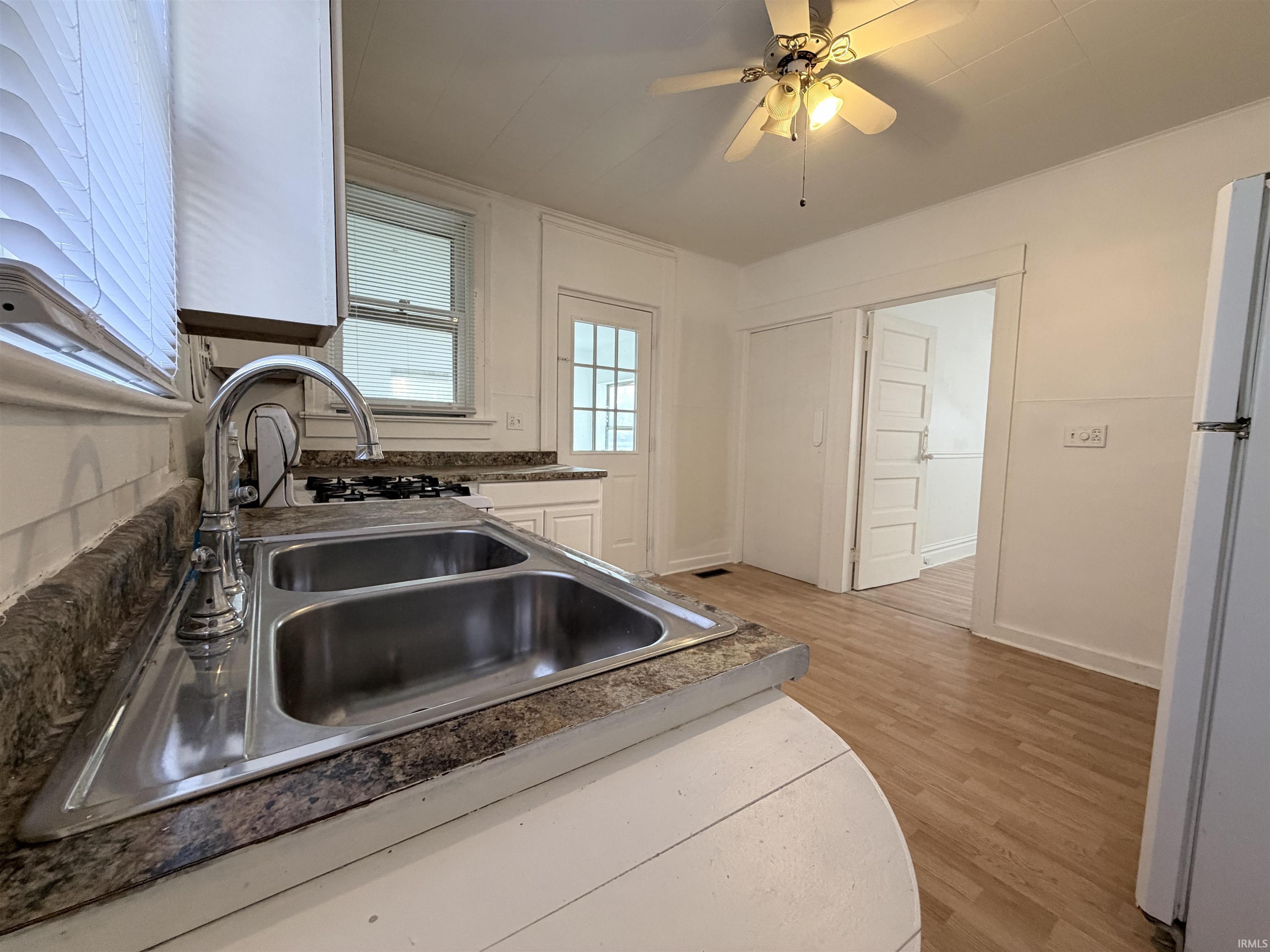 Photo 9 of 925 Cottage Avenue